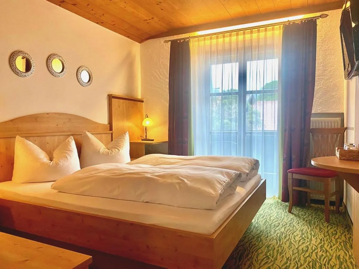 Bed in Das Maximilian - Feines Landhotel am Schliersee