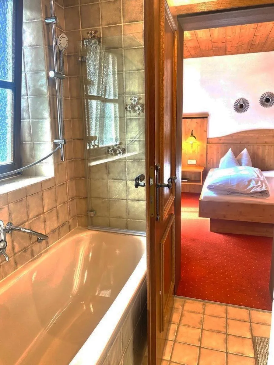 Bed in Das Maximilian - Feines Landhotel am Schliersee