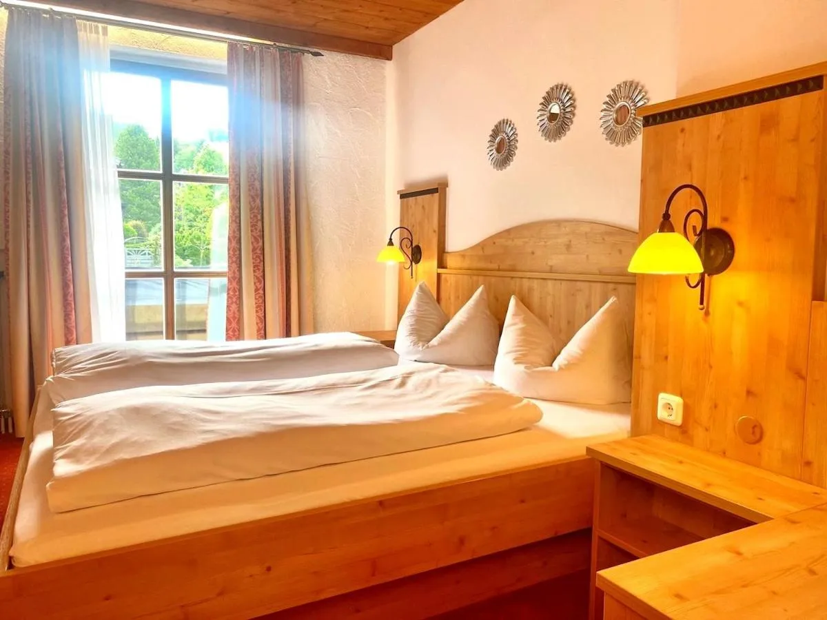Bed in Das Maximilian - Feines Landhotel am Schliersee