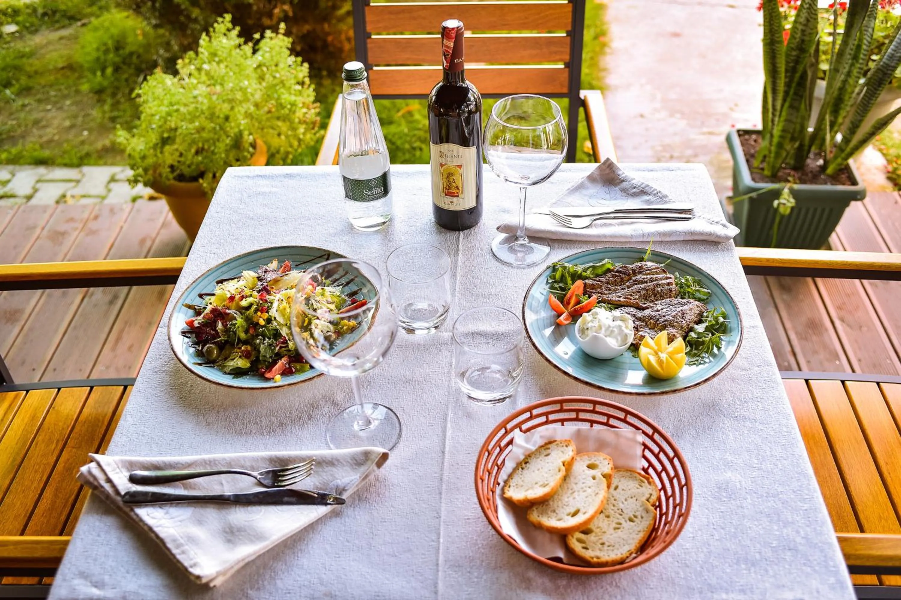 Restaurant/places to eat in Hotel Jurgen