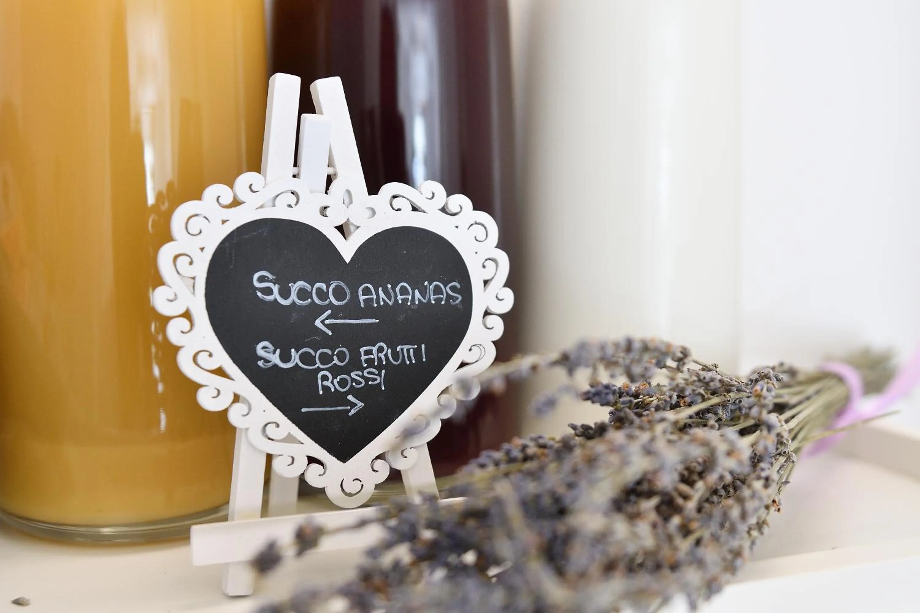 Text overlay in il Lago di Nemi