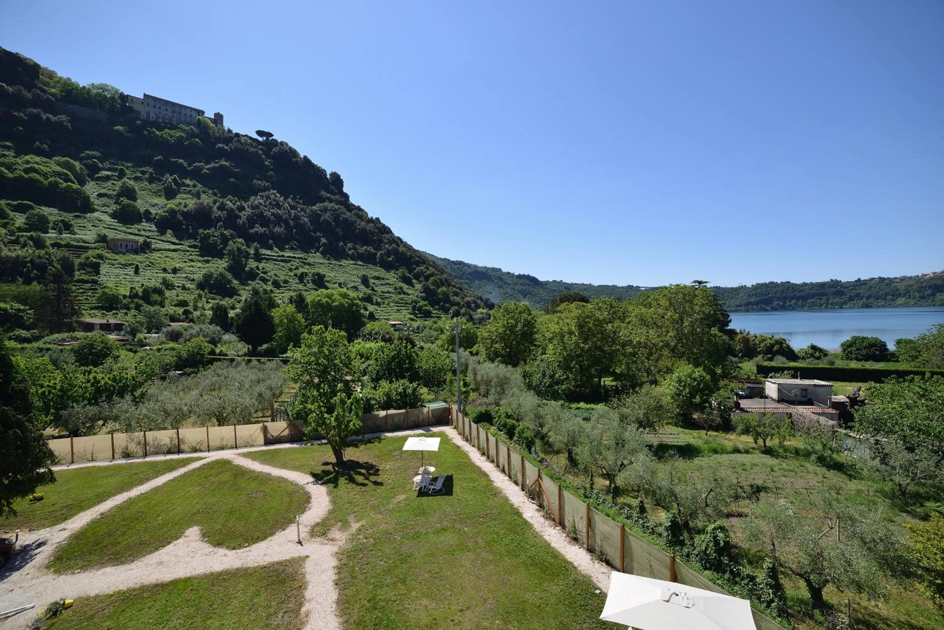 Nearby landmark in il Lago di Nemi