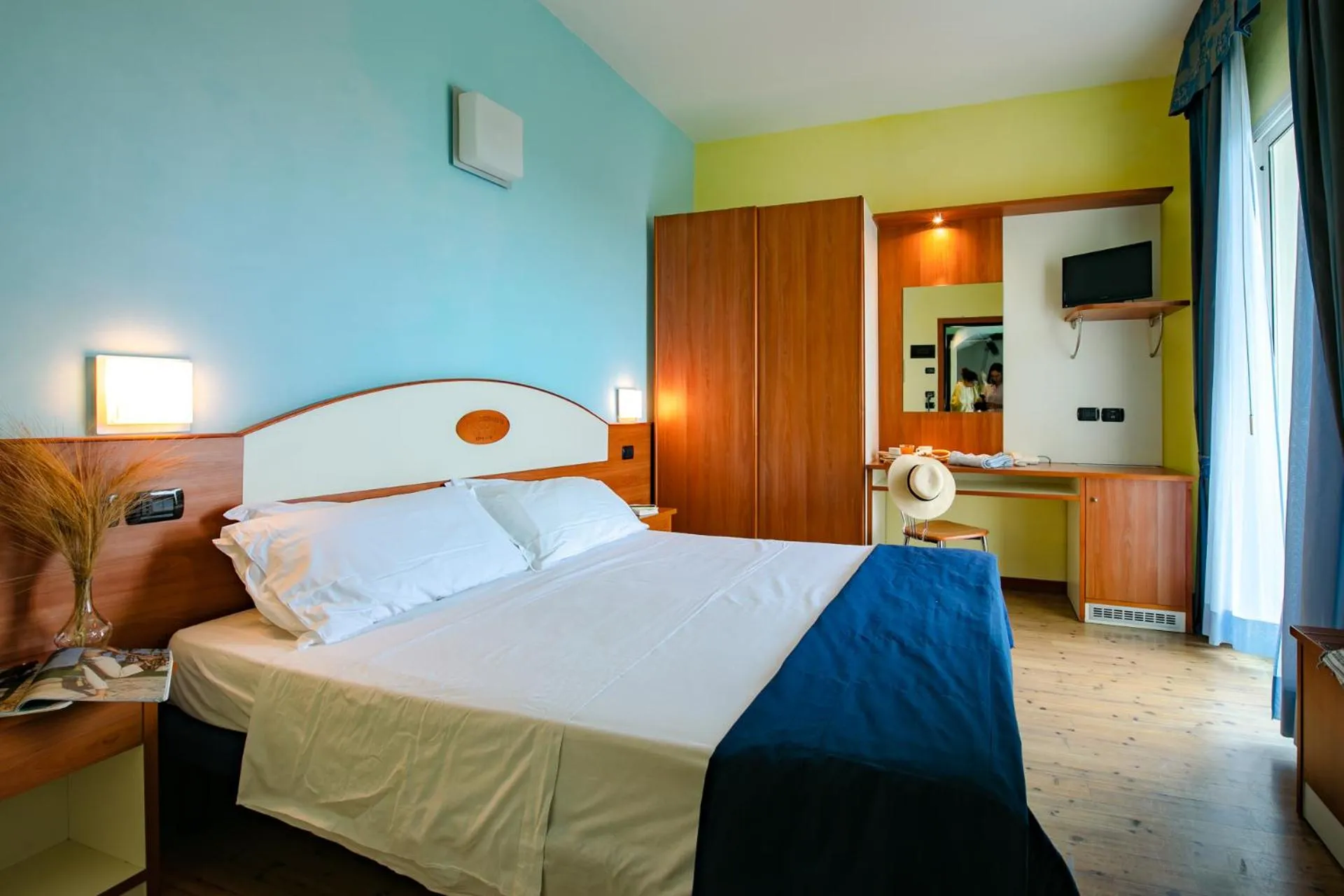 Bedroom, Bed in New Bristol Sport Hotel