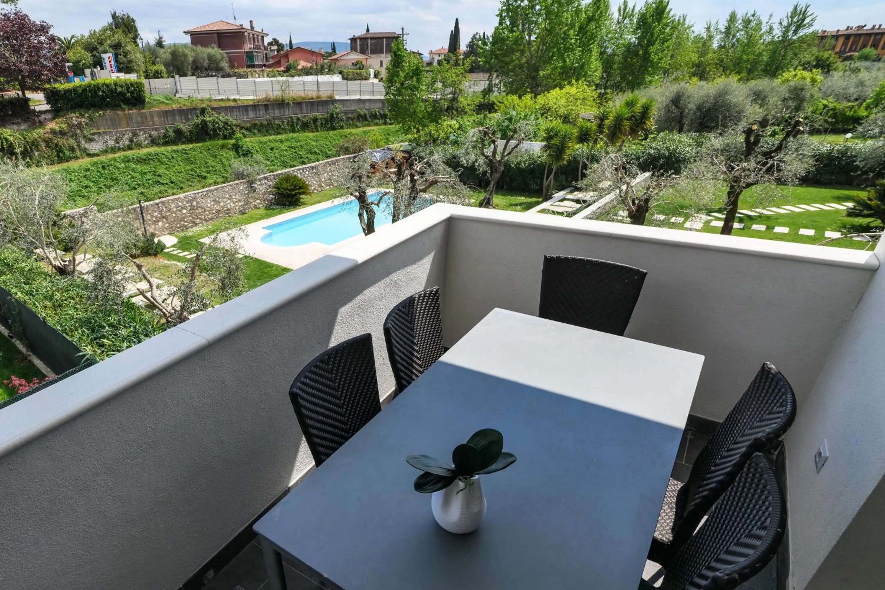 Garden in Borgo degli Ulivi Residence di Olympic Garda Lake
