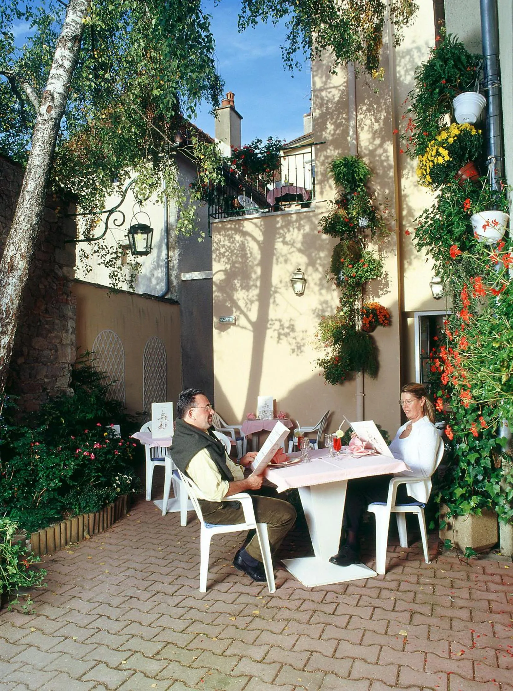 Patio in Hotel de Bourgogne