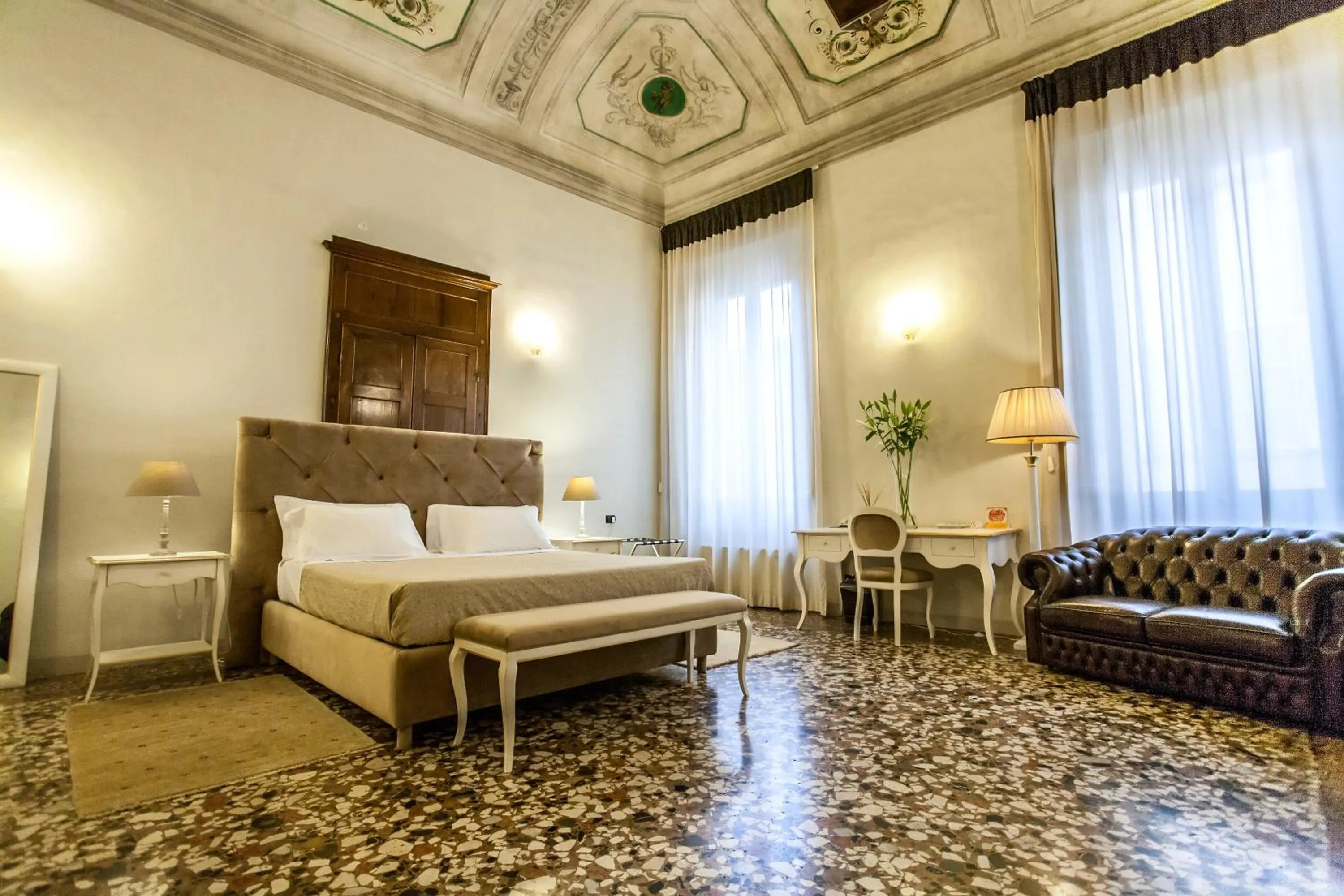 Photo of the whole room, Bed in Palazzo Galletti Abbiosi
