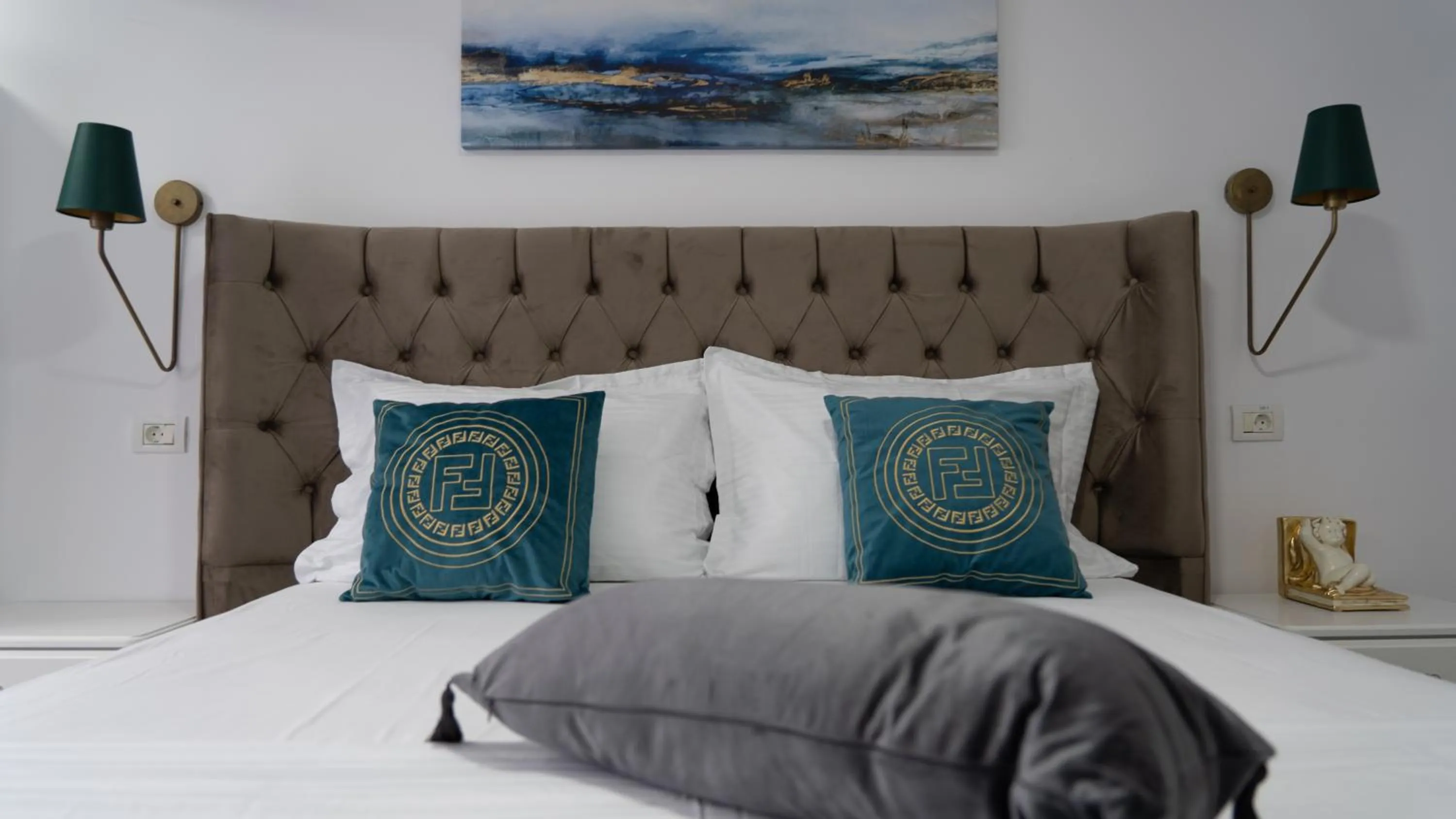 Bed in Avenue Venus - Avenue Hotels