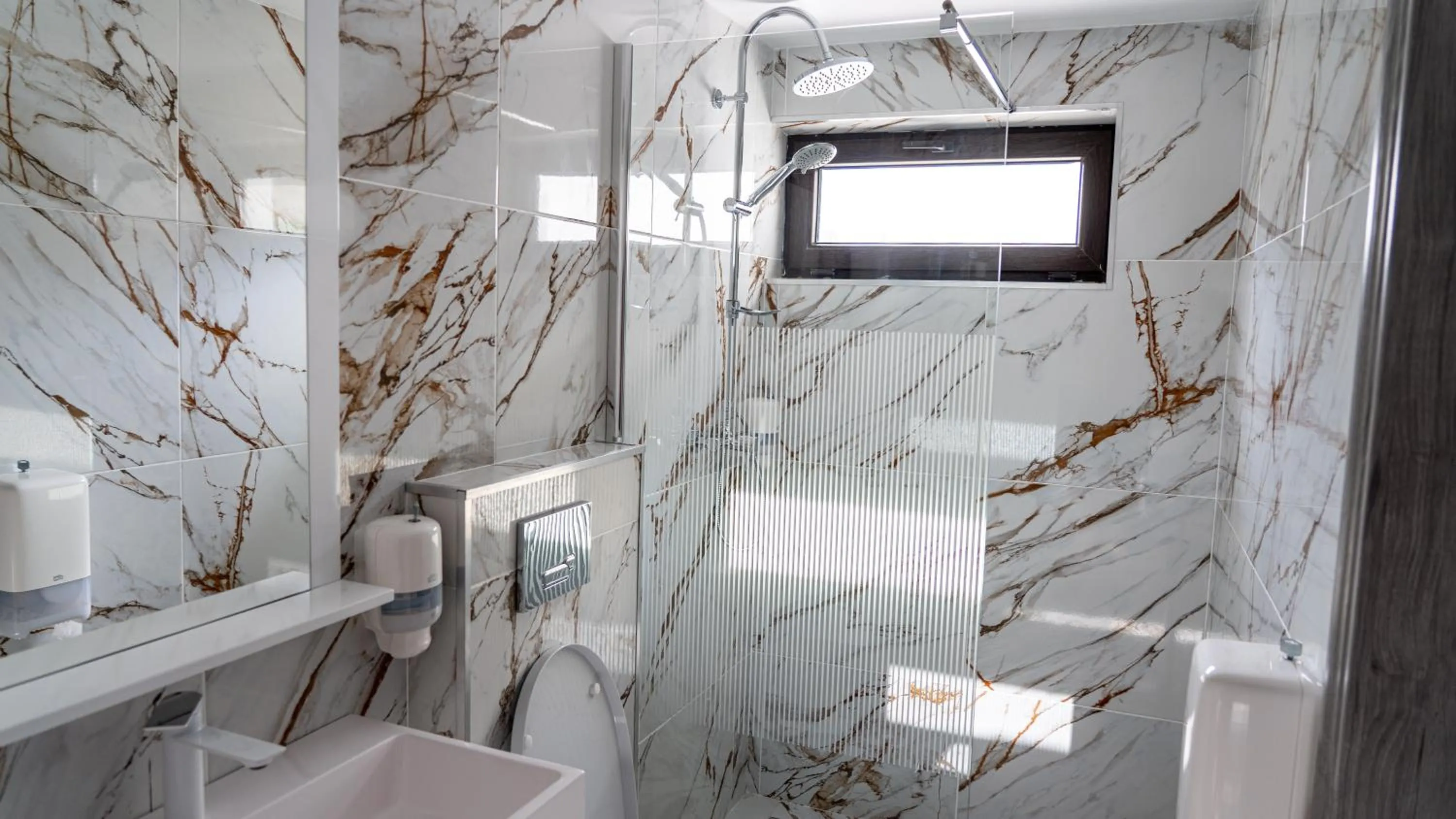 Shower in Avenue Venus - Avenue Hotels