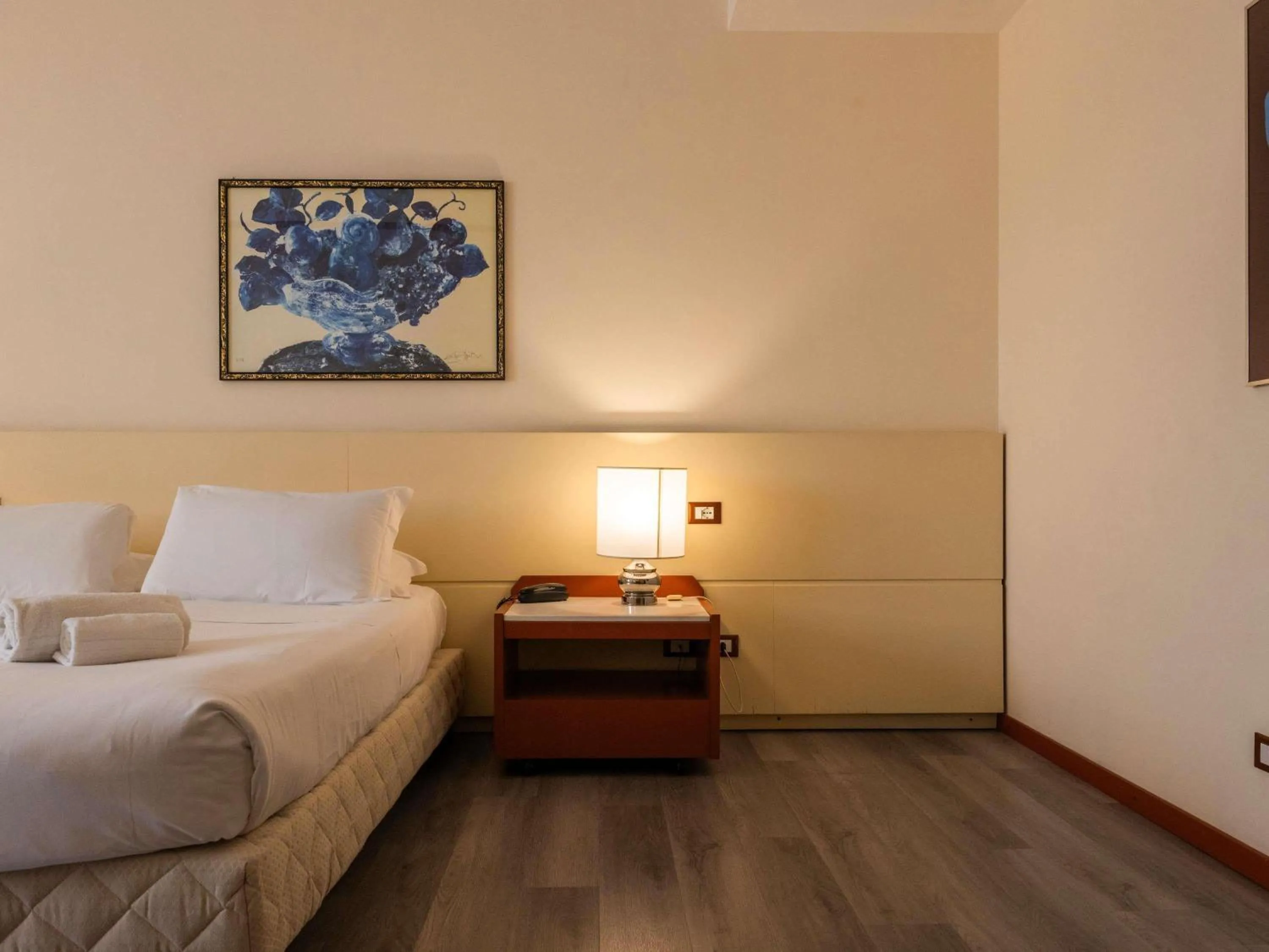 Bedroom, Bed in Mercure Hotel President Lecce