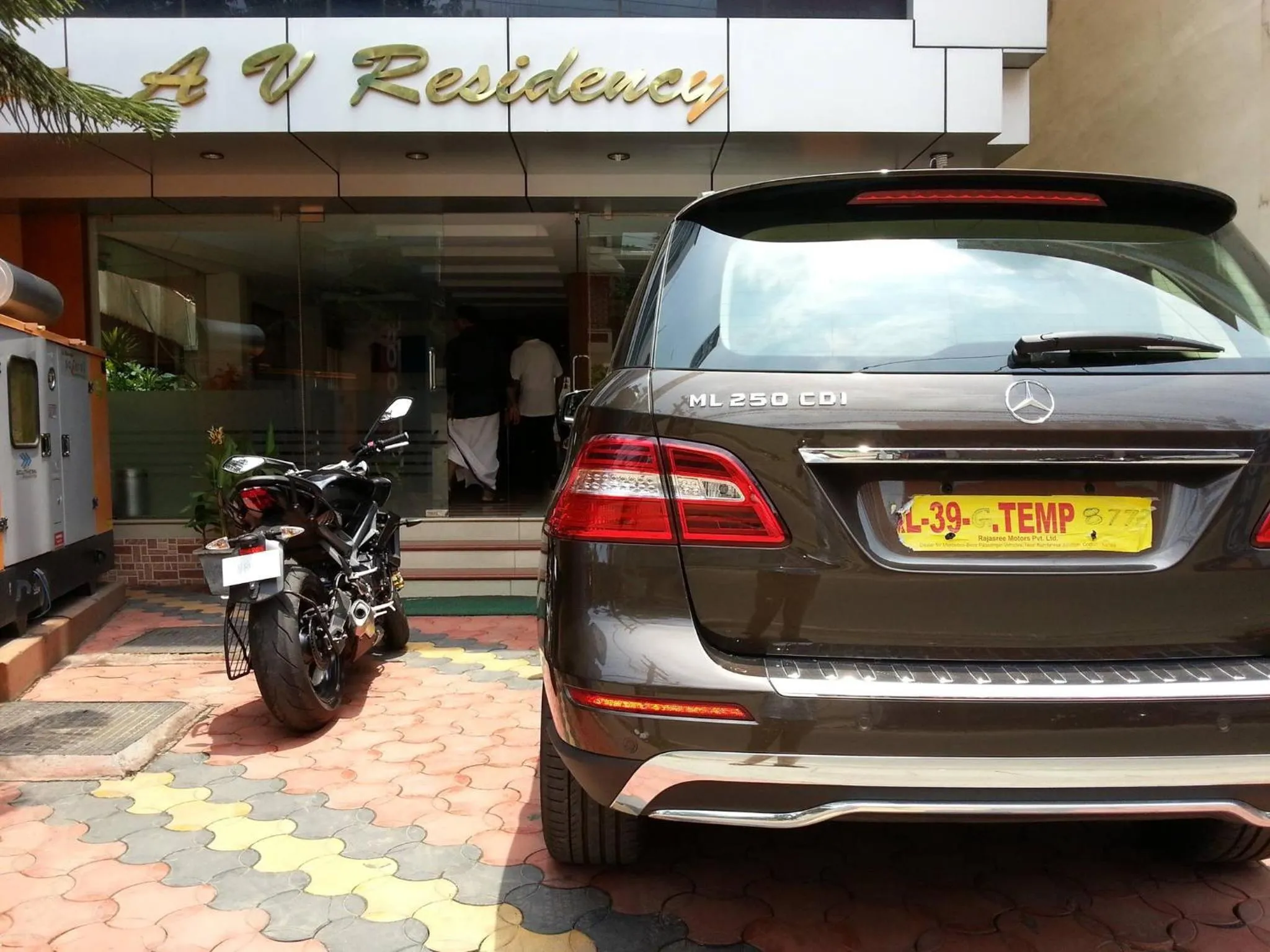 Facade/entrance in A V Residency