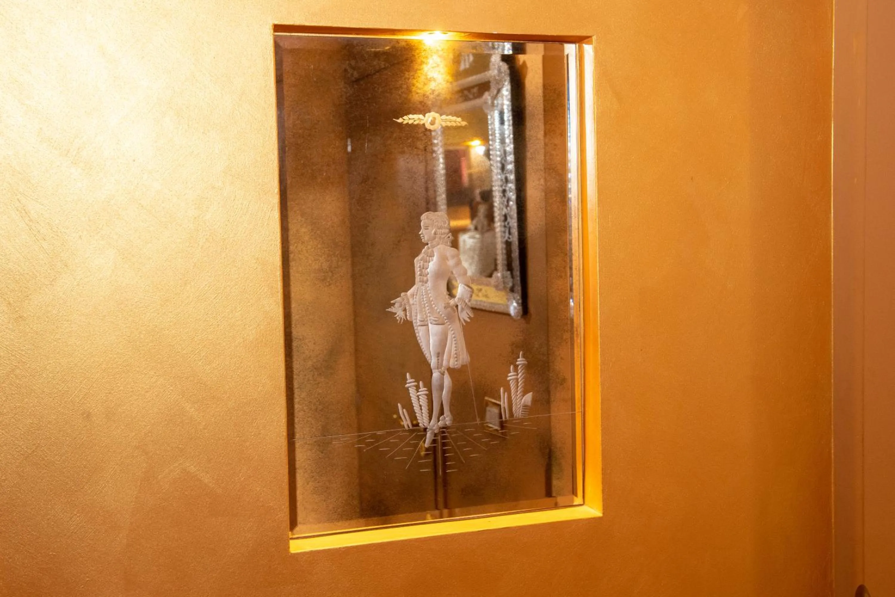 Decorative detail in Cà dell'arte Suite