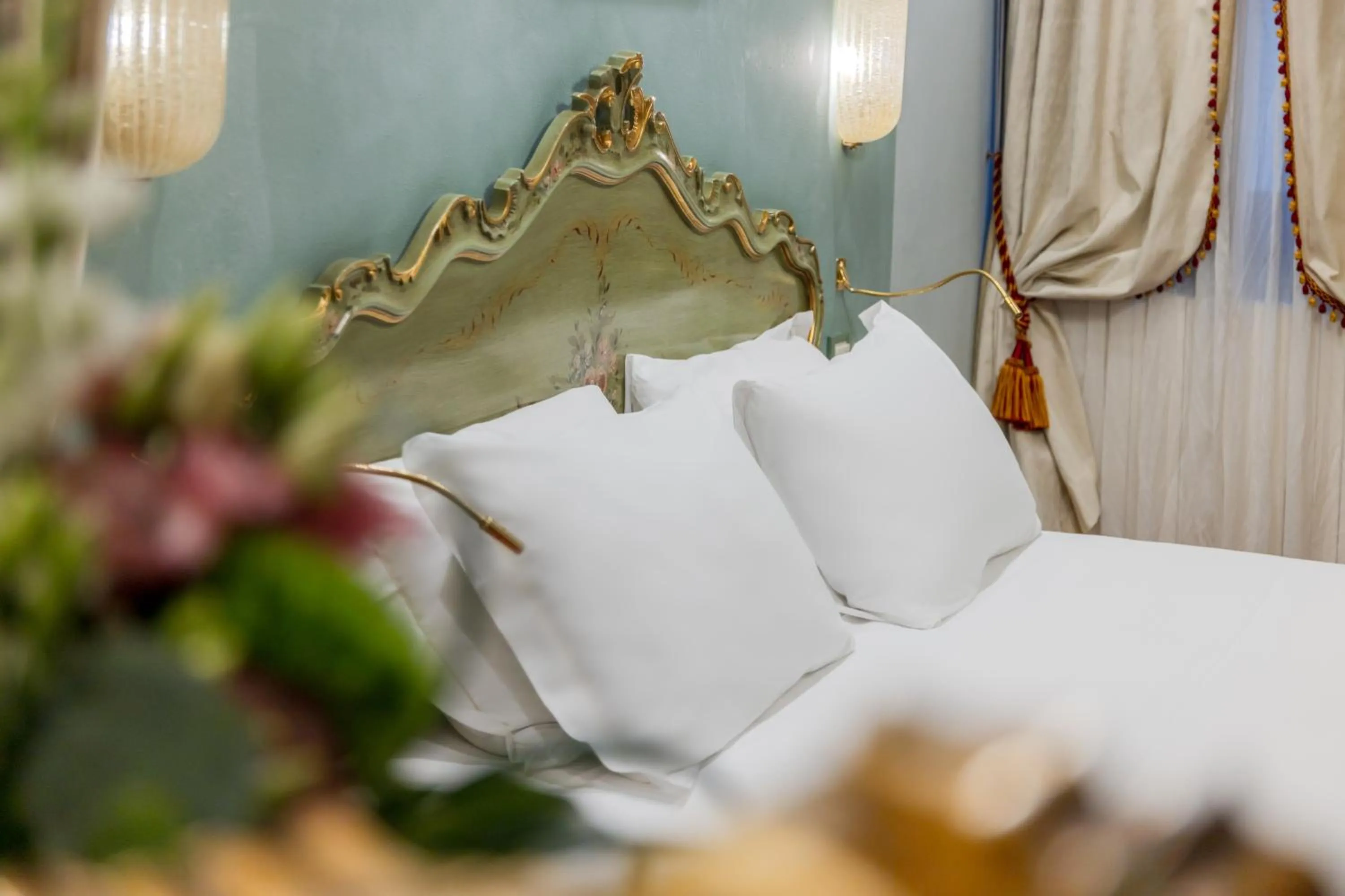 Decorative detail, Bed in Cà dell'arte Suite