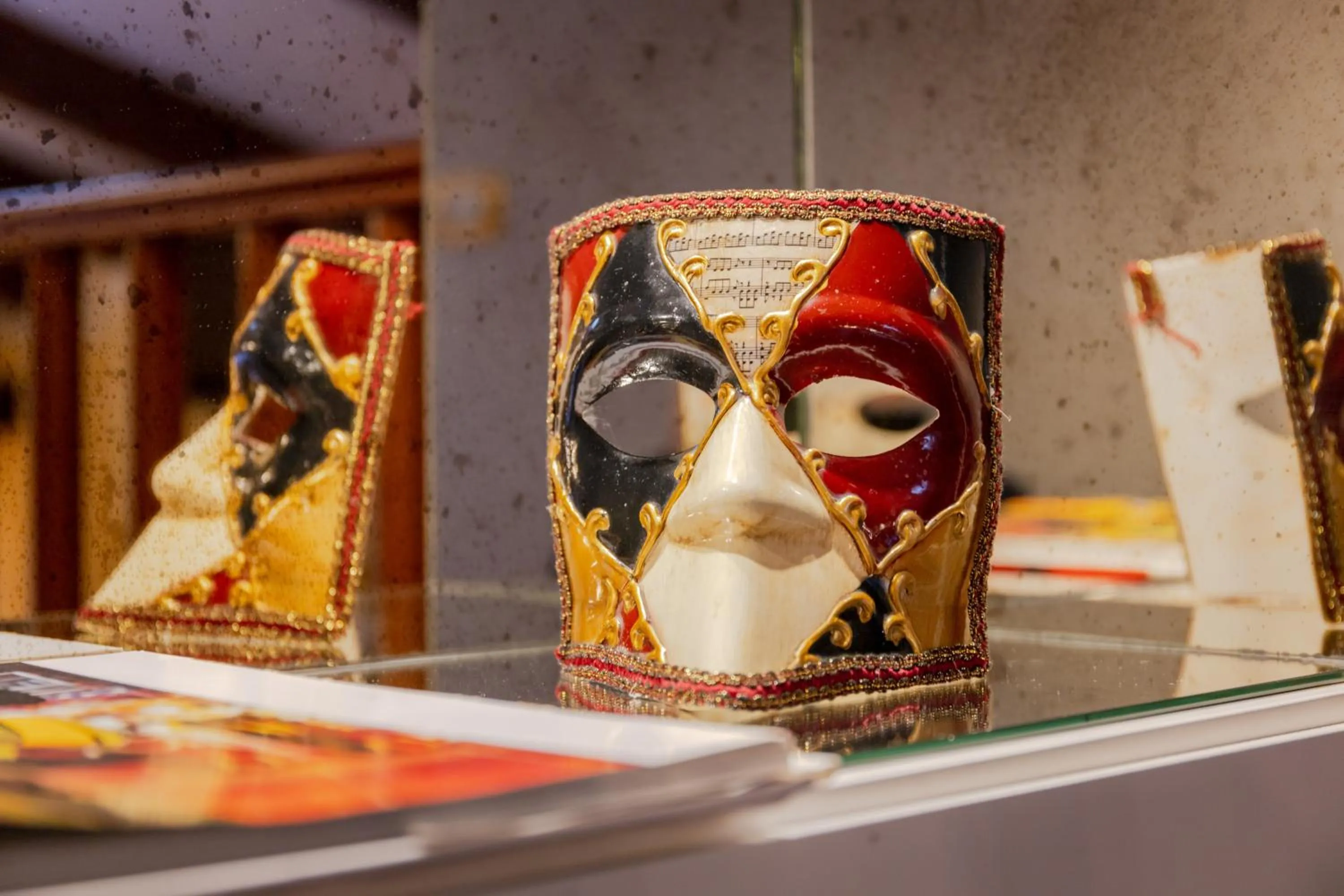 Decorative detail in Cà dell'arte Suite