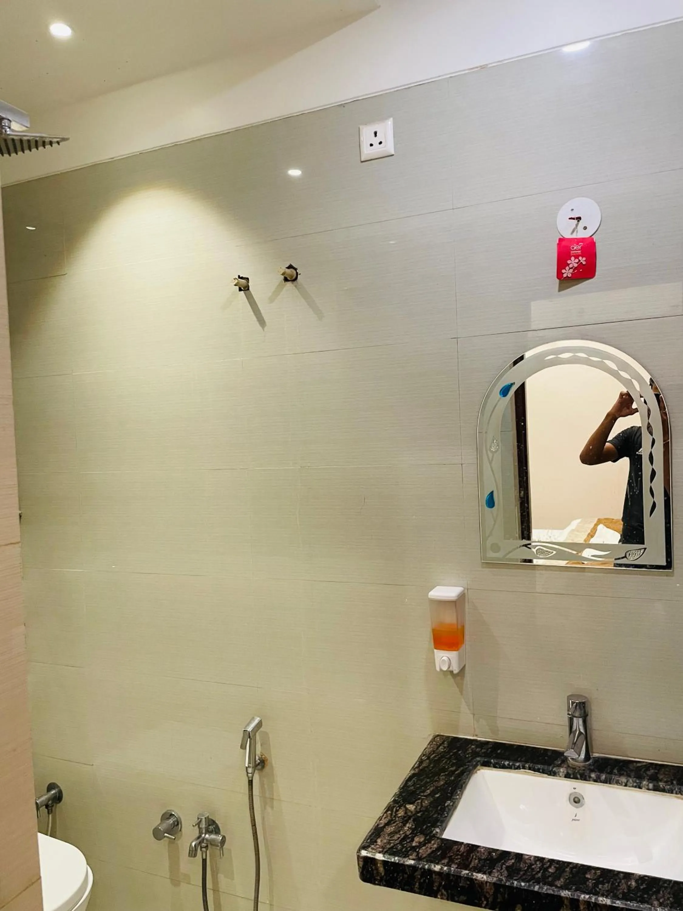 Bathroom in Hotel Singh Comfort Inn