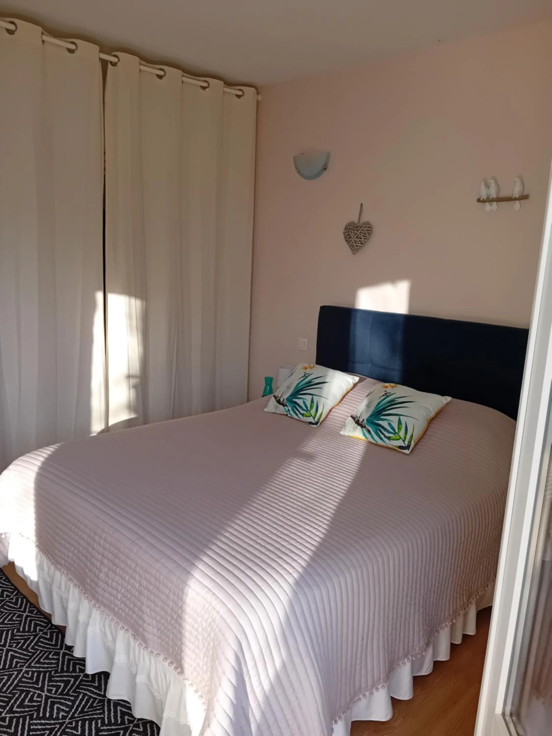 wardrobe, Bed in Cocooning au Saut du Loup