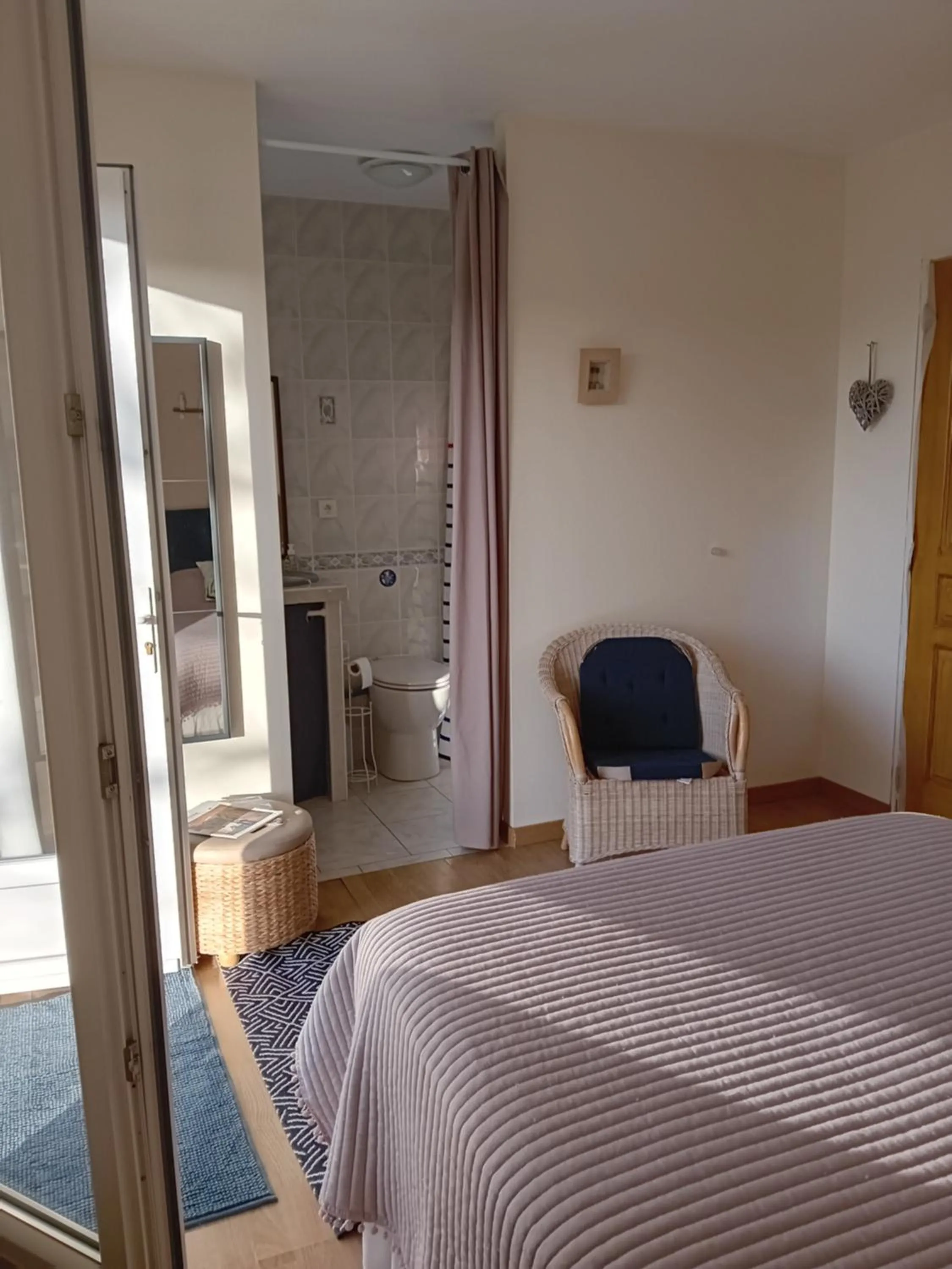 Photo of the whole room, Bed in Cocooning au Saut du Loup