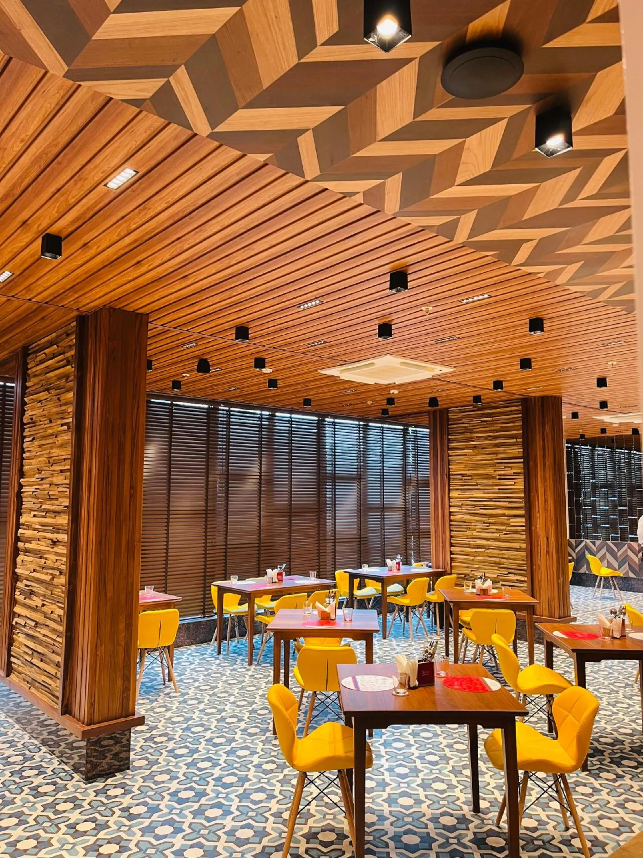 Restaurant/places to eat in Ginger Mumbai, Goregaon