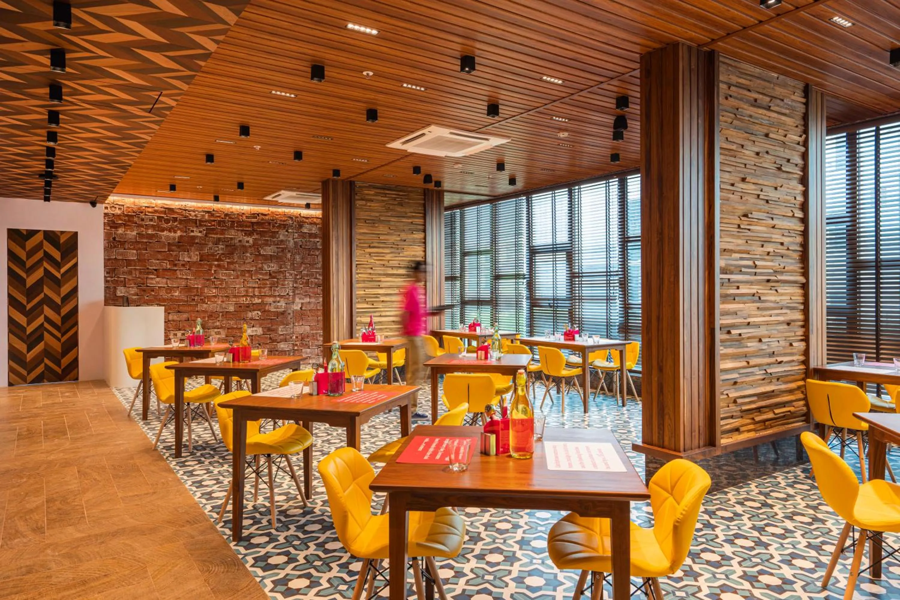 Restaurant/places to eat in Ginger Mumbai, Goregaon