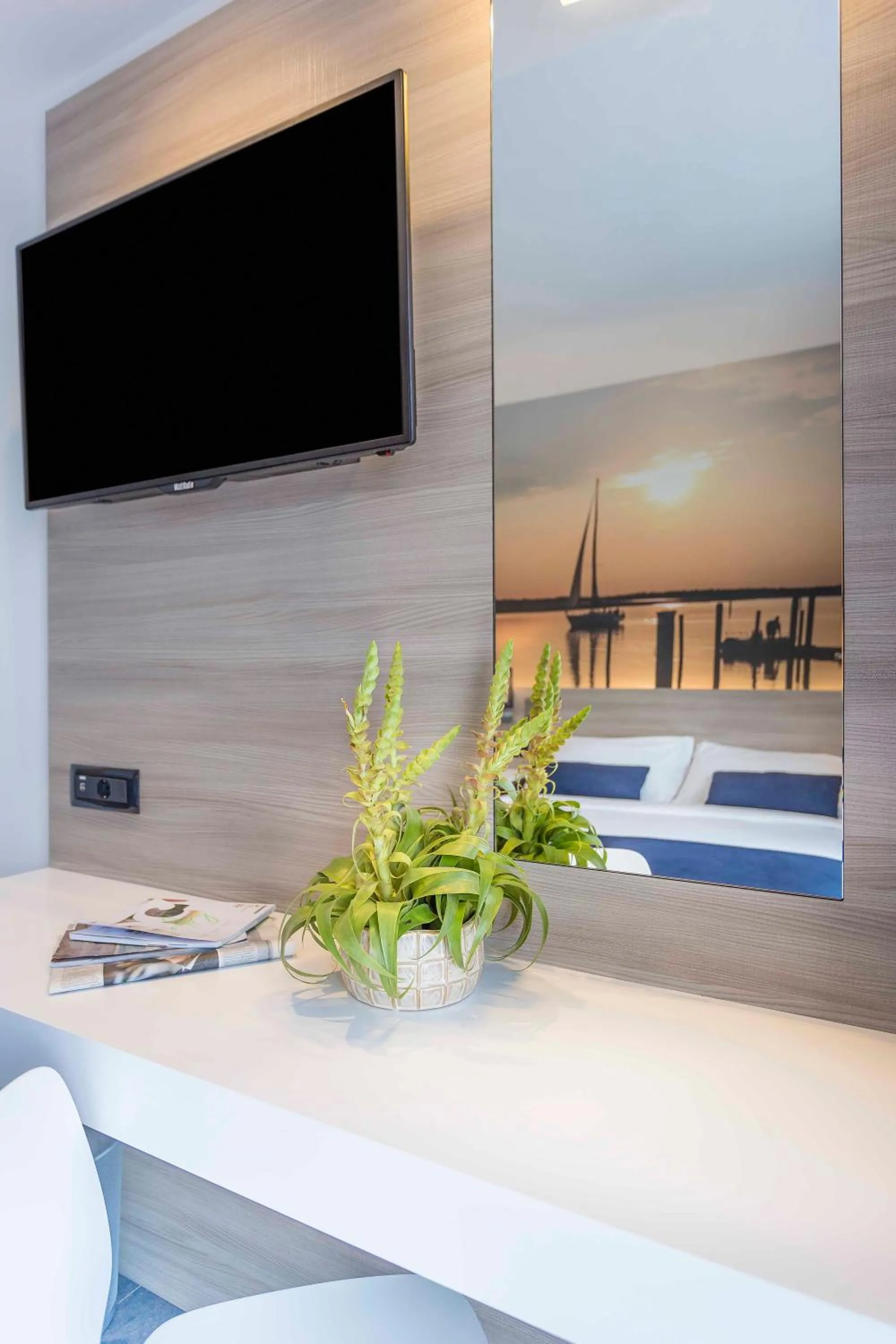 TV and multimedia in Hotel Parigi