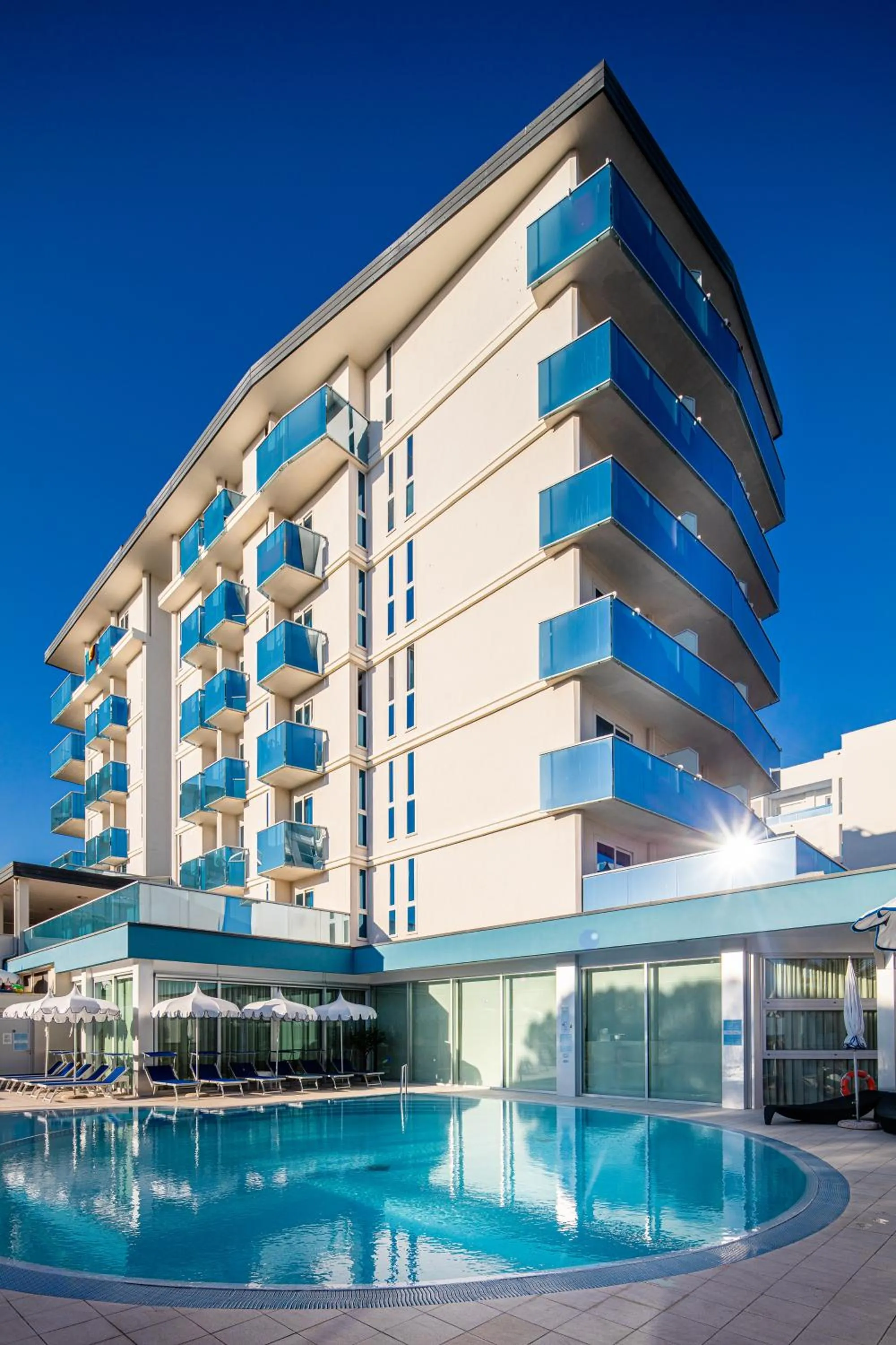 Swimming pool in Hotel Parigi