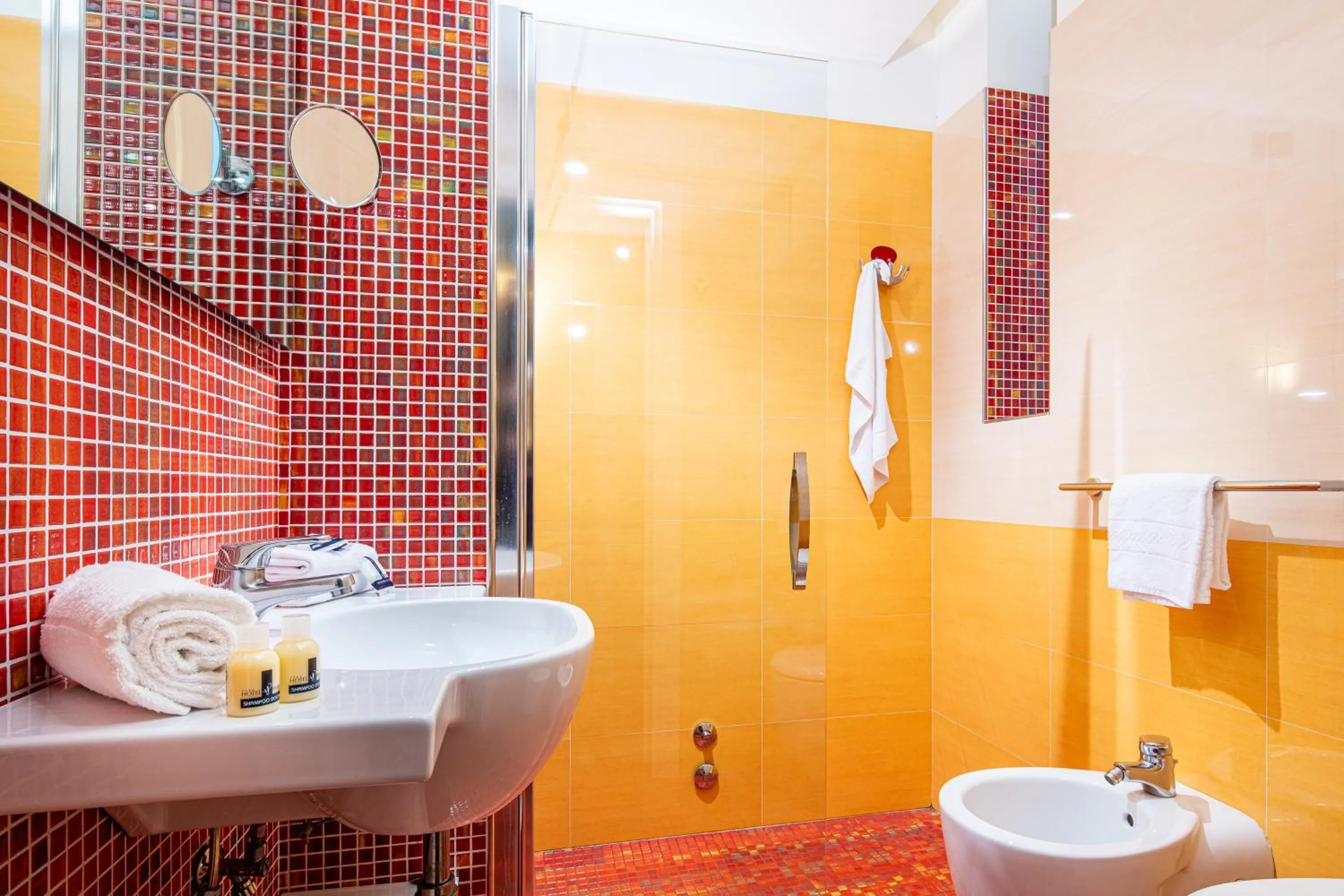 Bathroom in Hotel Parigi