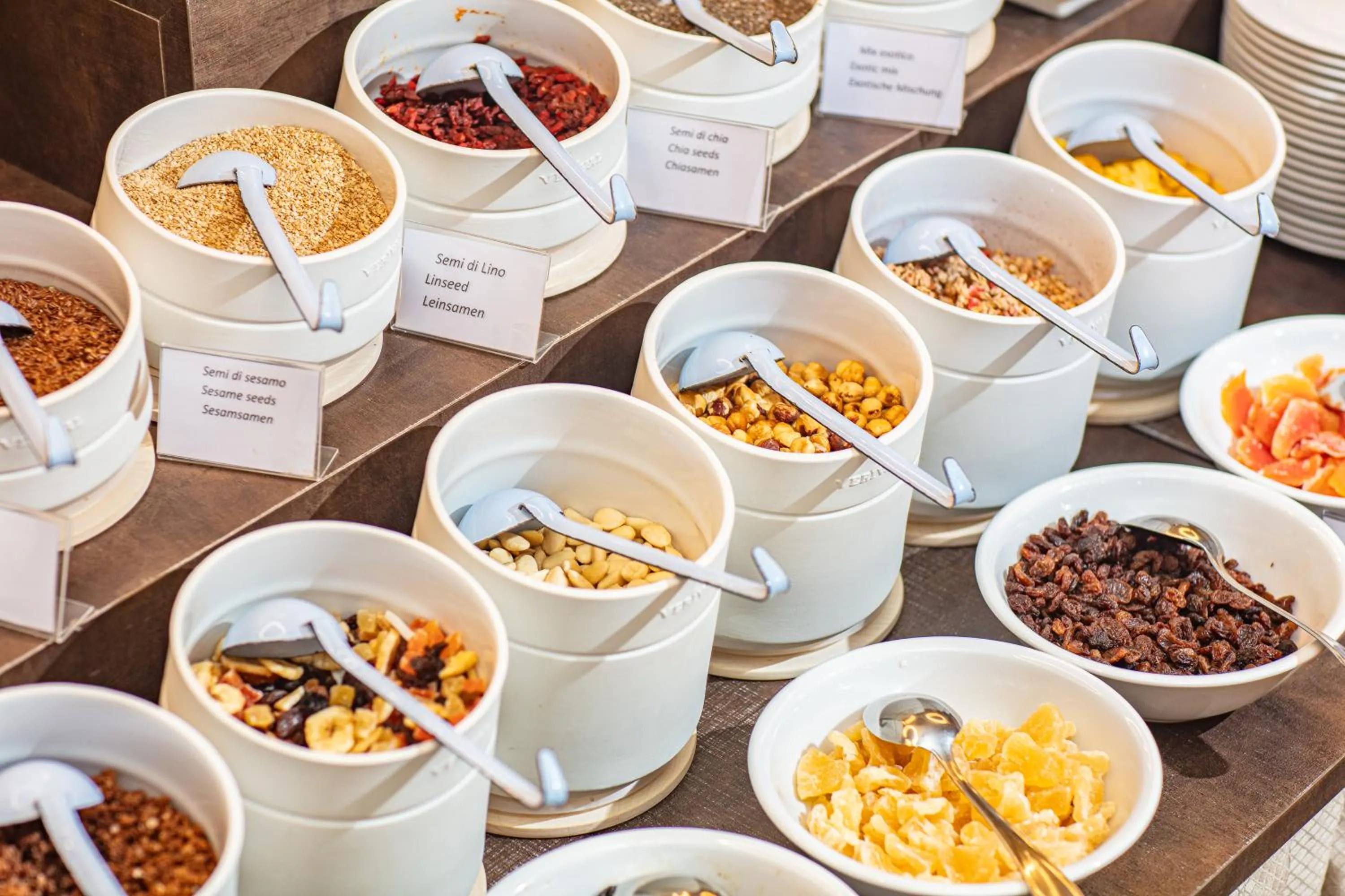 Restaurant/places to eat in Hotel Capitol