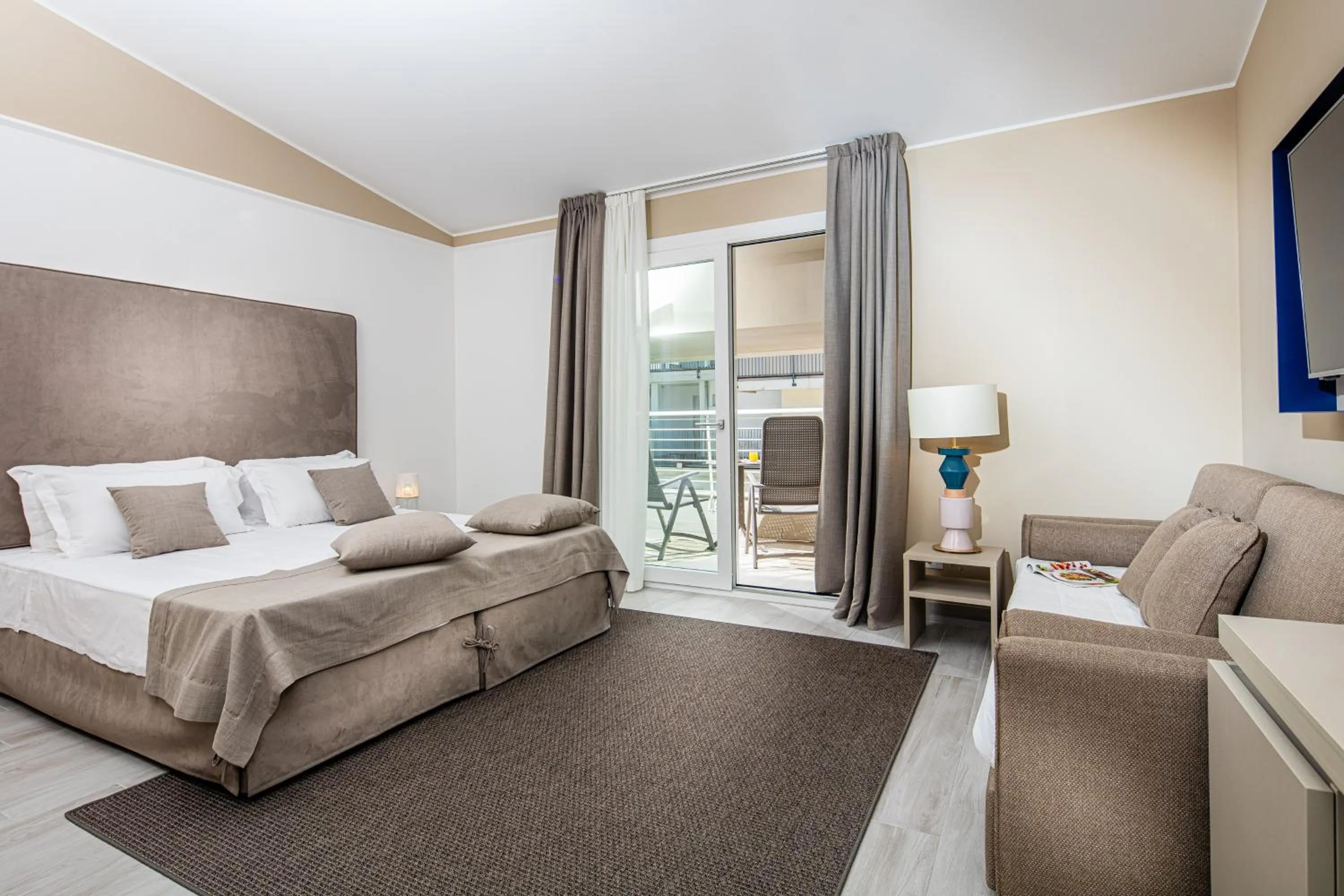 Bed in Hotel Capitol