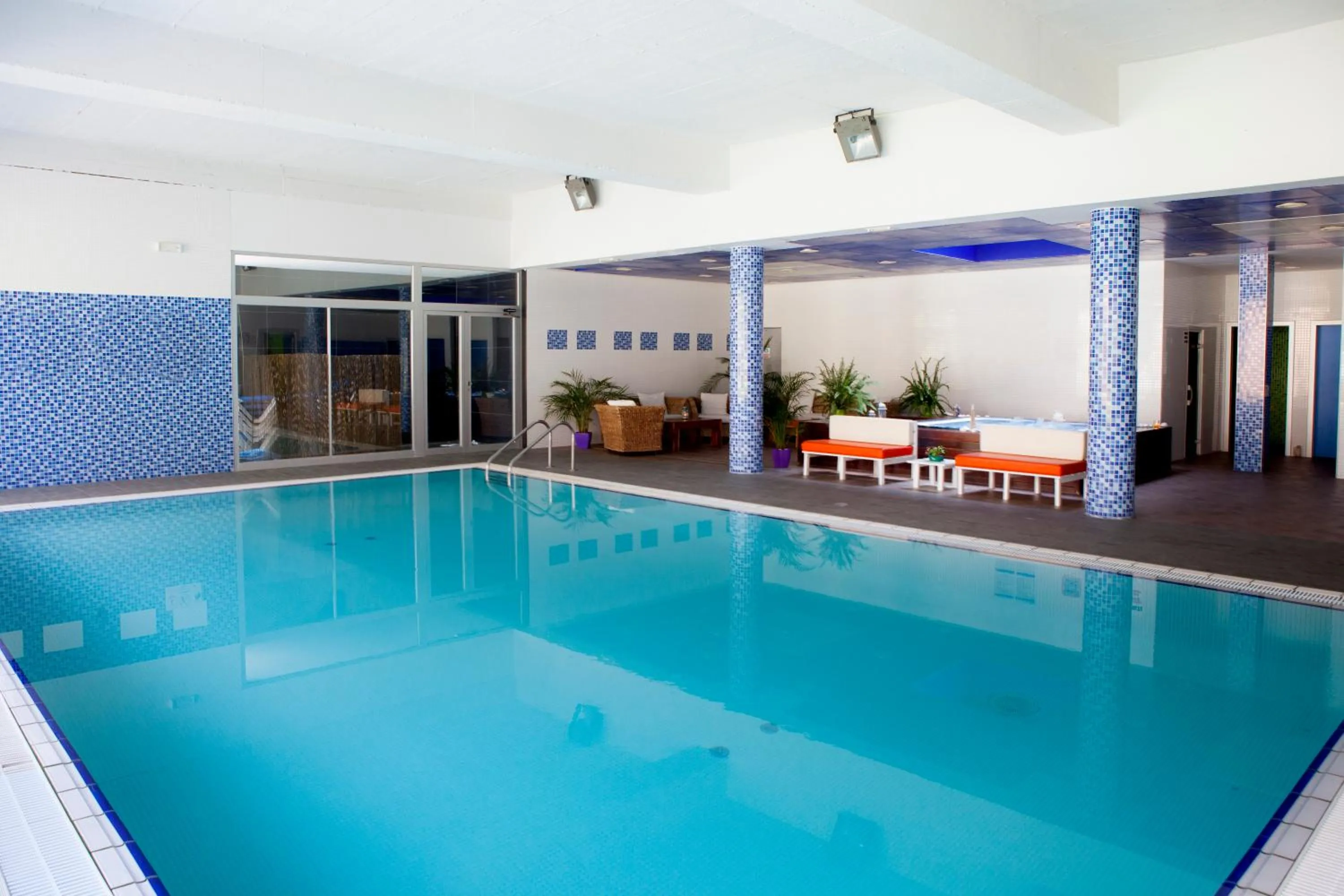 Swimming Pool in IBERSOL SPA AQQUARIA SUITES