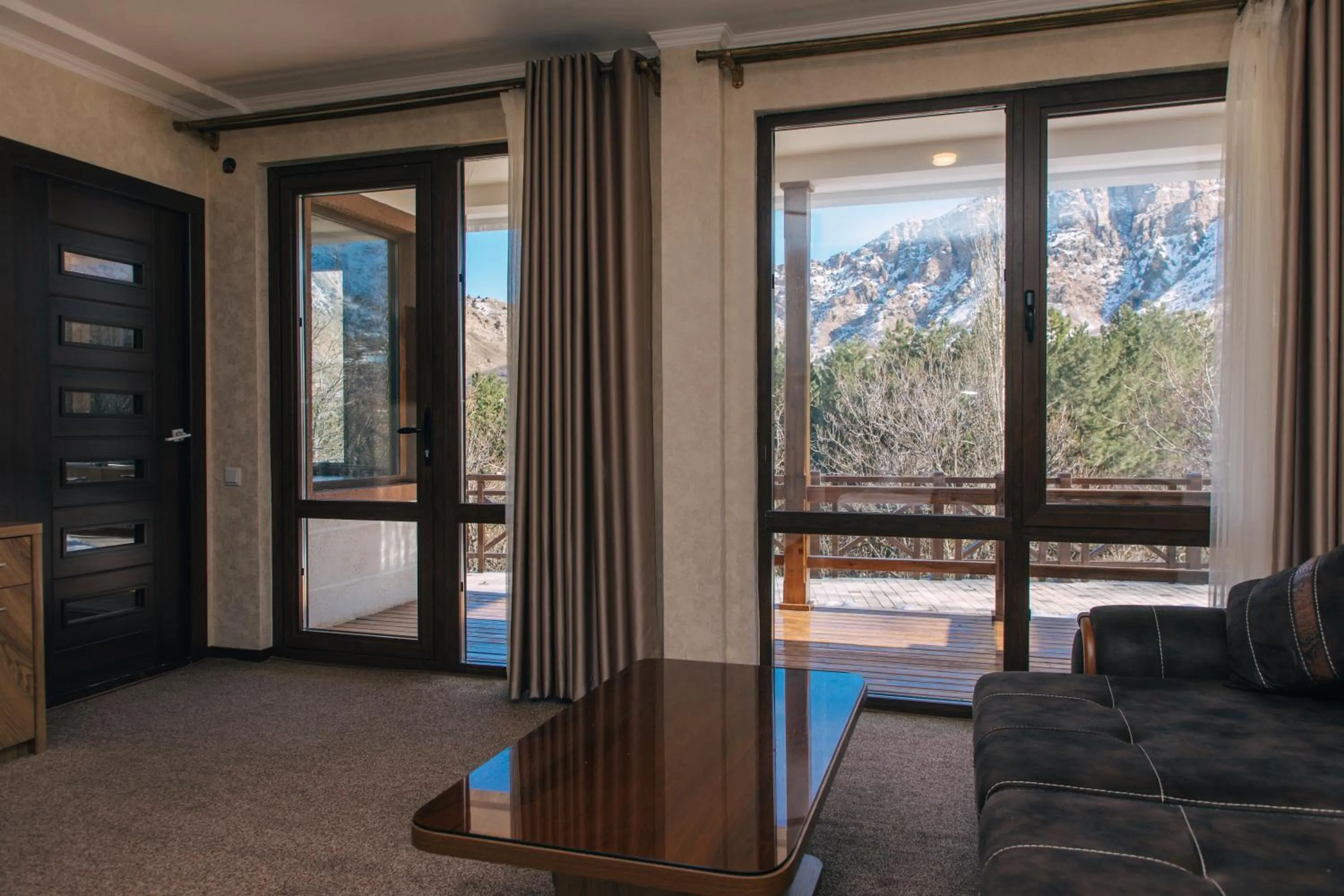 ARCHAZOR Mountain Resort