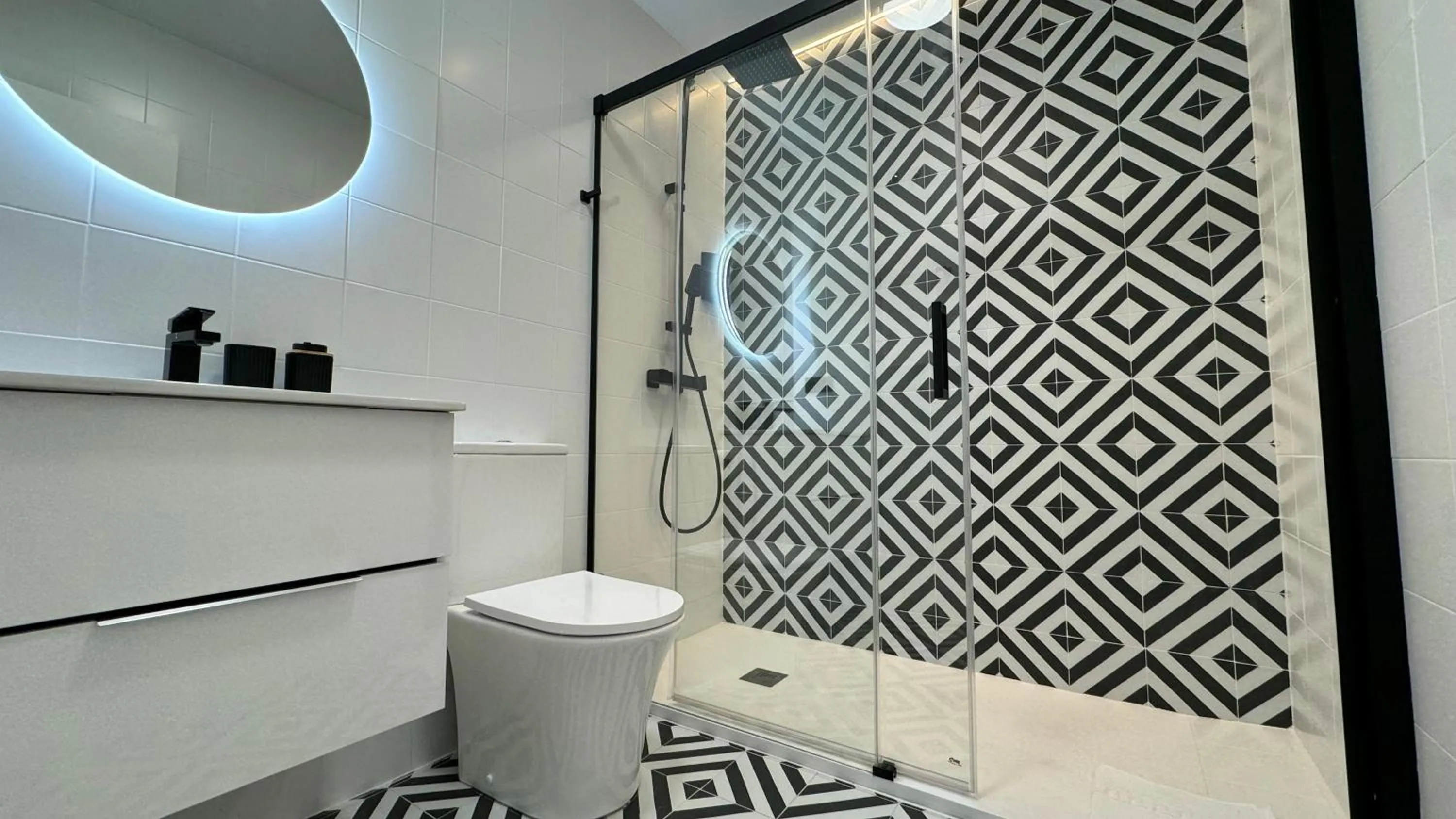 Shower in Apart-hotel Happy Life