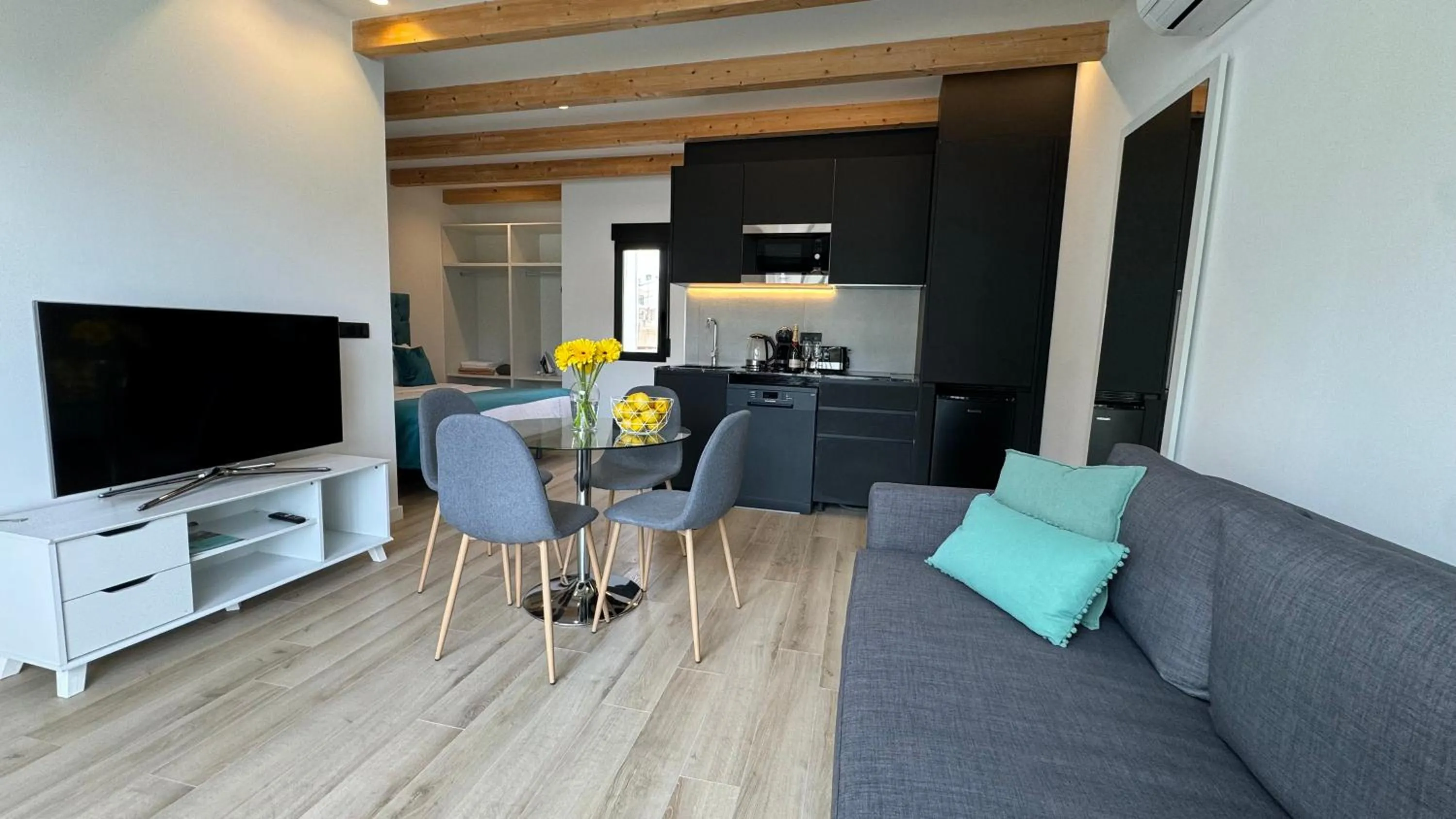 TV and multimedia in Apart-hotel Happy Life