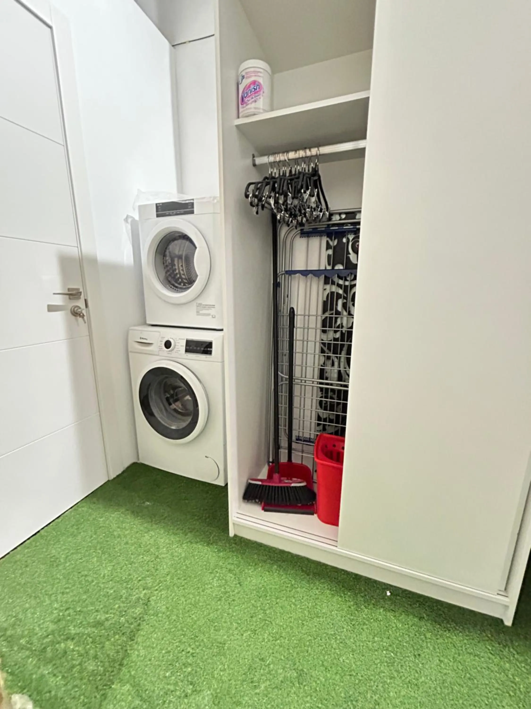 washing machine in Apart-hotel Happy Life