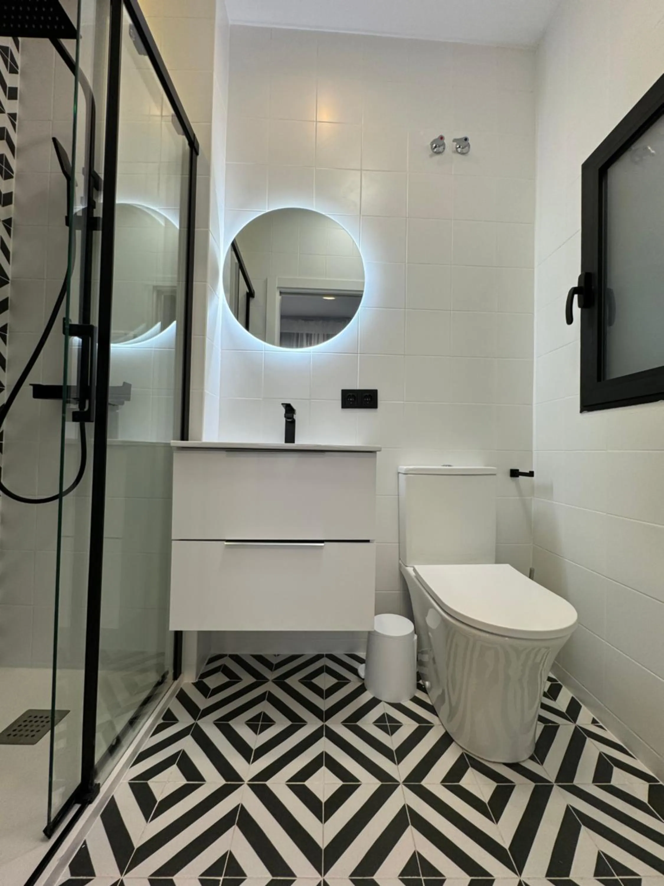 Shower in Apart-hotel Happy Life