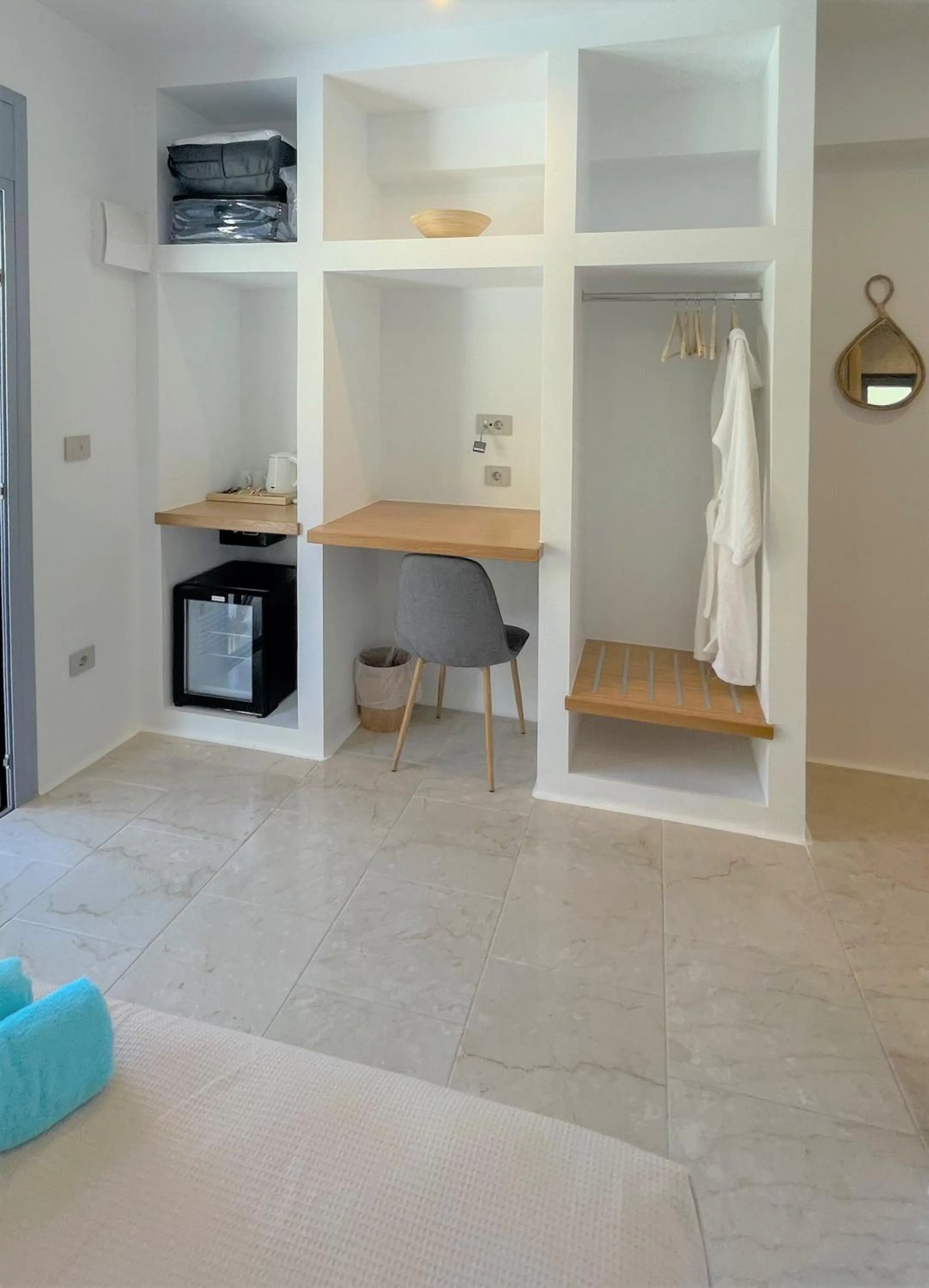 wardrobe in Anavalos