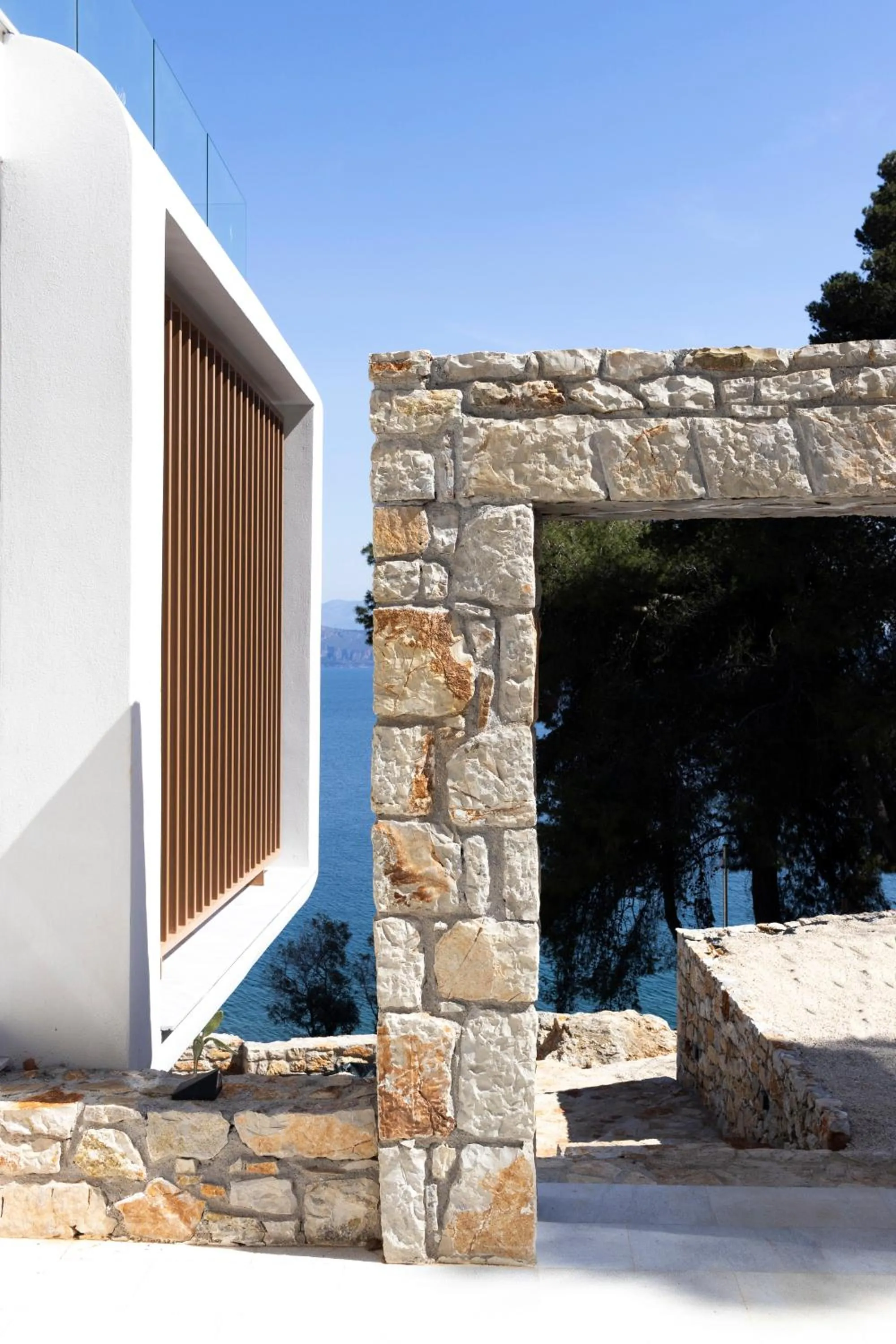 Property building in Anavalos