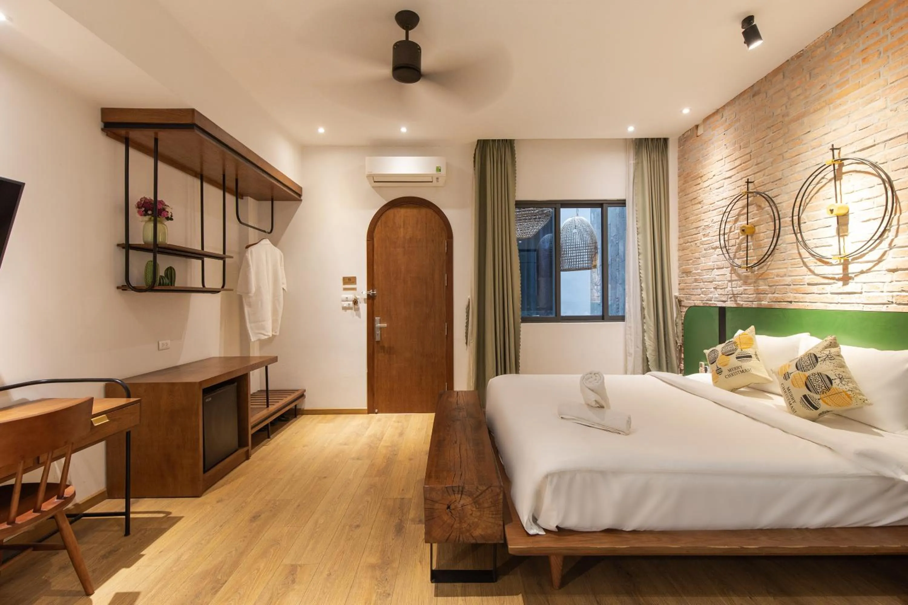 Bedroom, Bed in Seaforest Hotel by Haviland