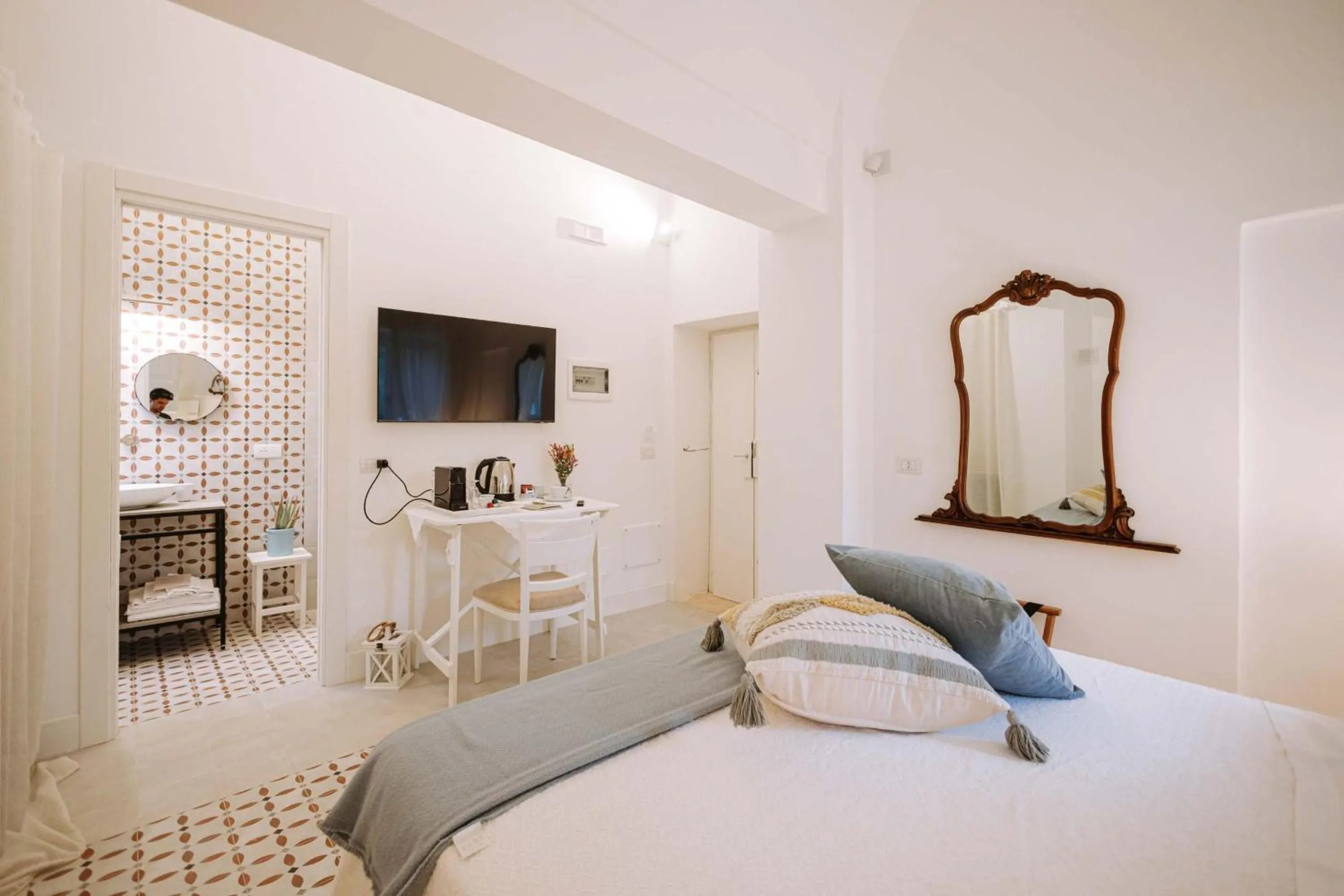 Photo of the whole room, Bed in Villa Sardella