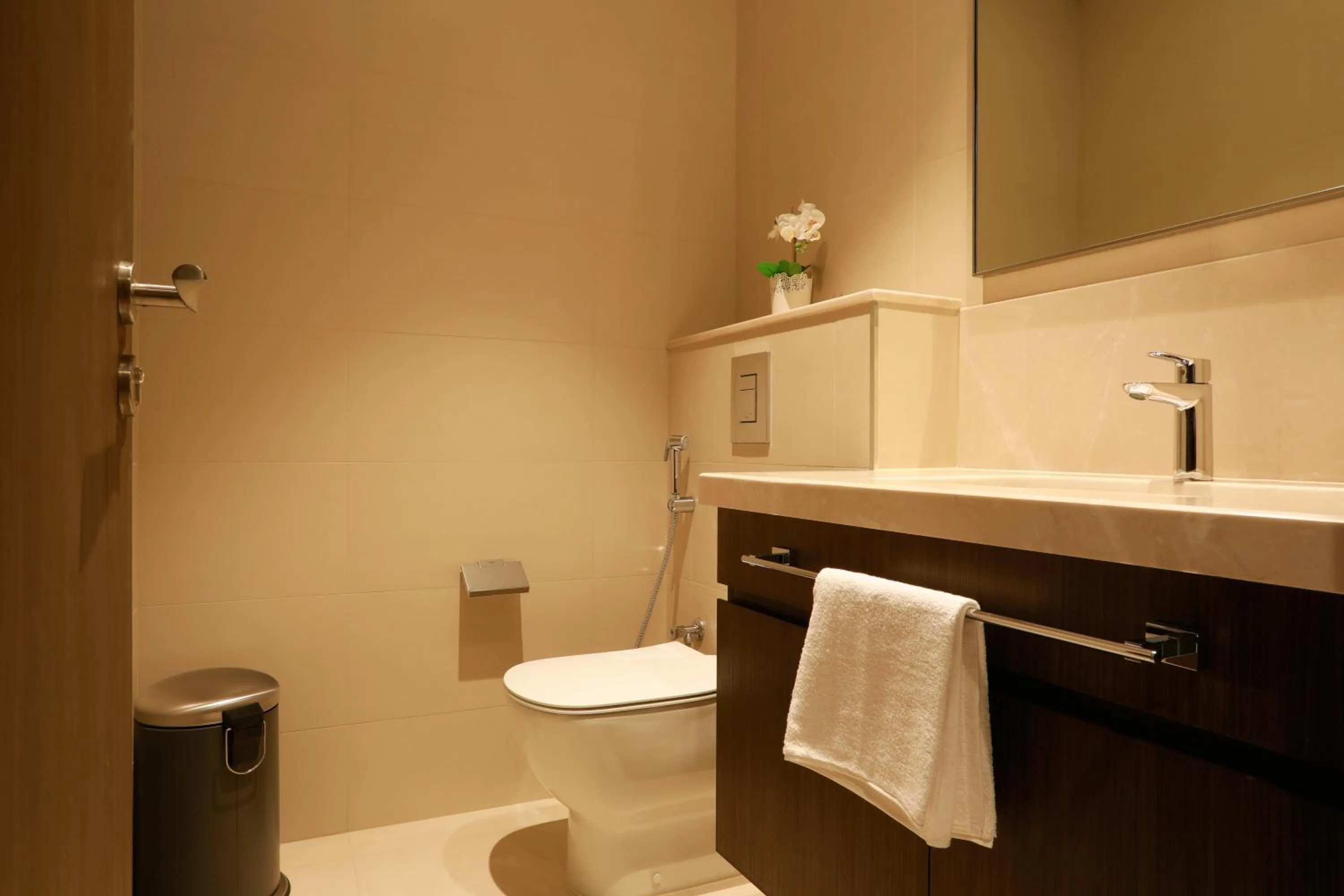 Toilet in Elegant Apartment with Direct access to Dubai Mall