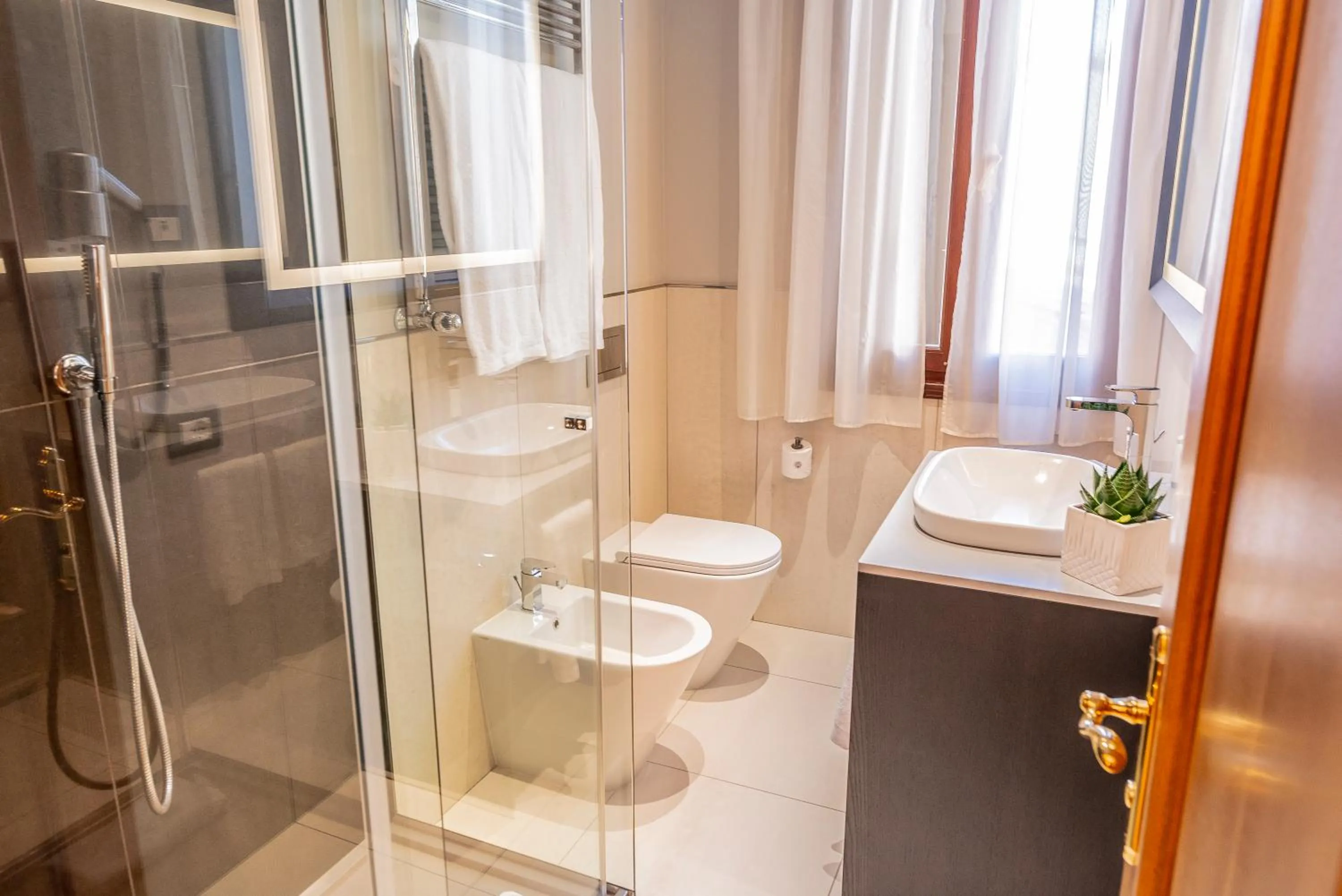 Shower in Hotel Grande Italia