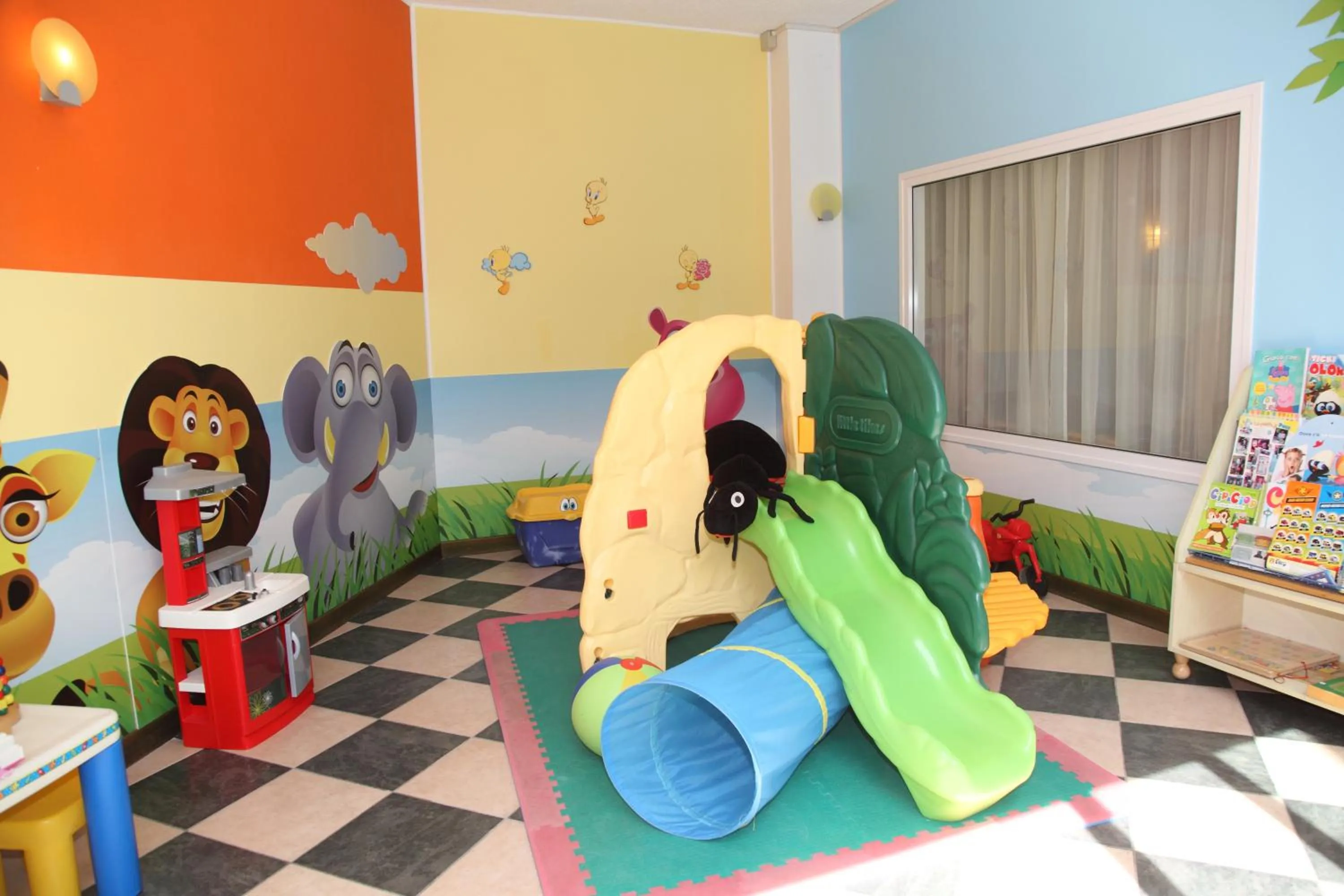 Game Room in Hotel Carlton