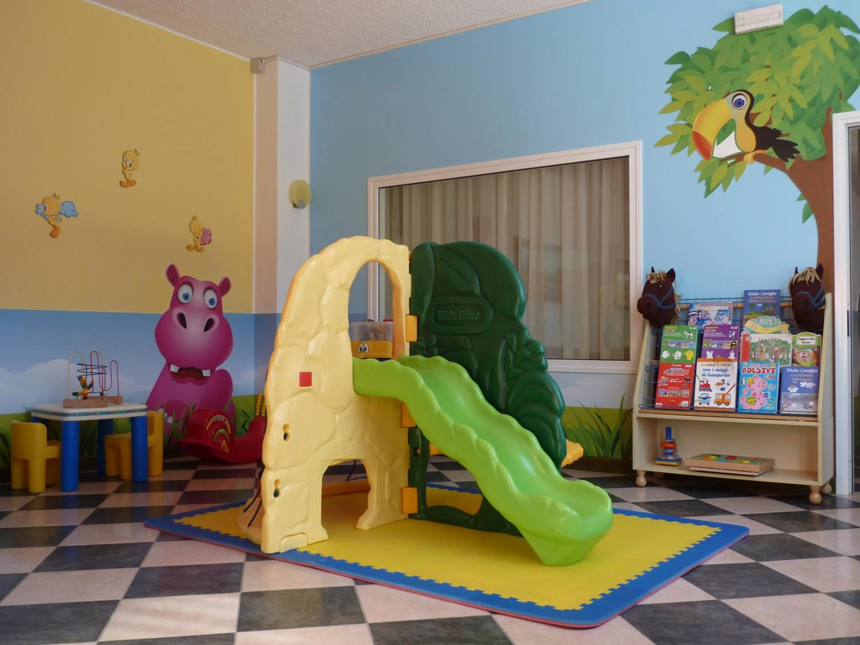 Game Room in Hotel Carlton