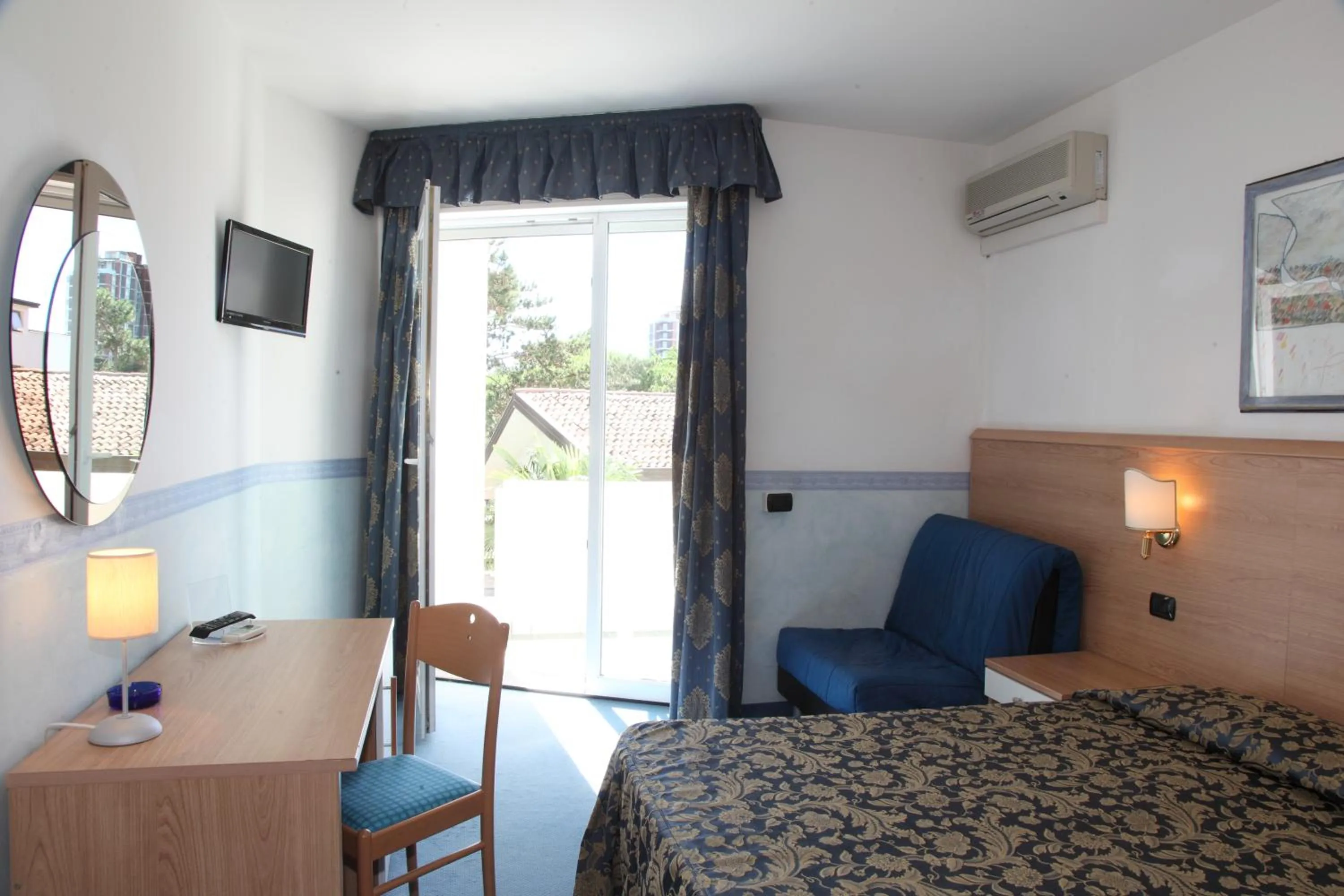 Bed in Hotel Carlton