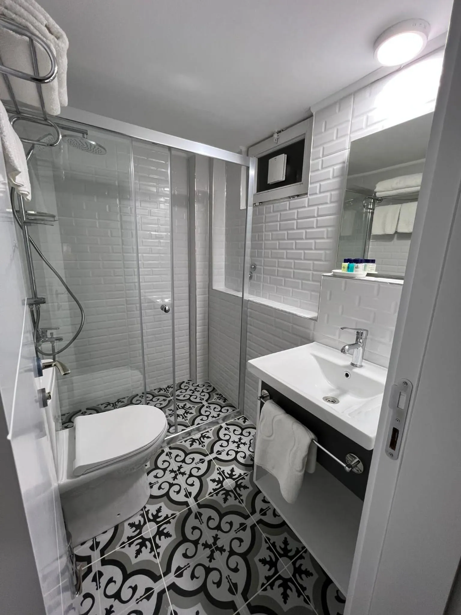 Shower in My Home Hotel Antalya City Center