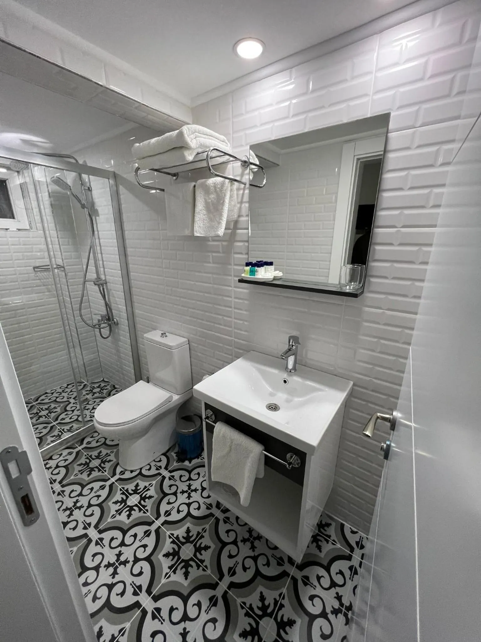 Shower in My Home Hotel Antalya City Center