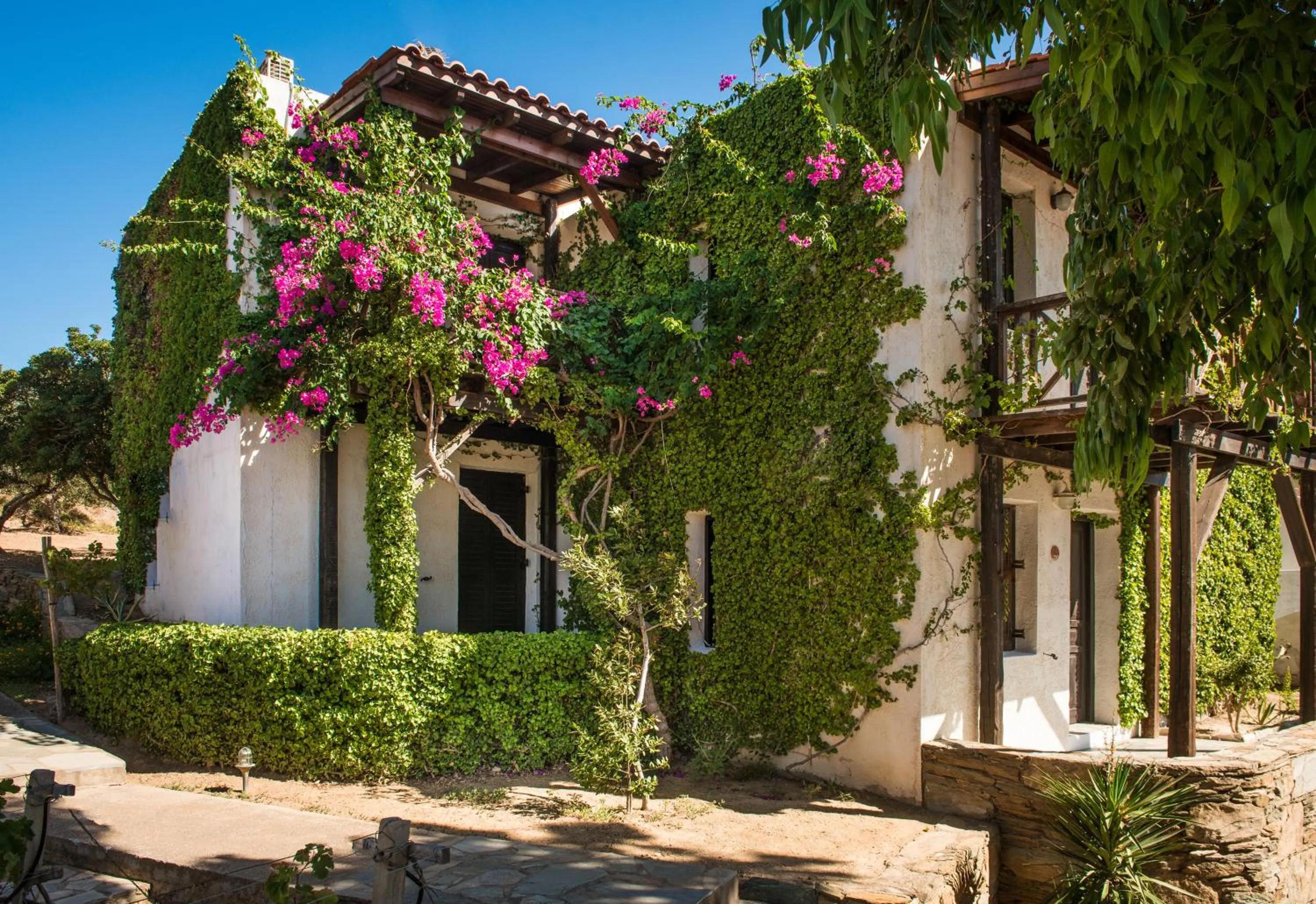 Property building in Ambelos