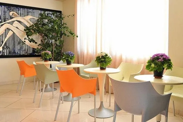 Restaurant/places to eat in Inn Hotel