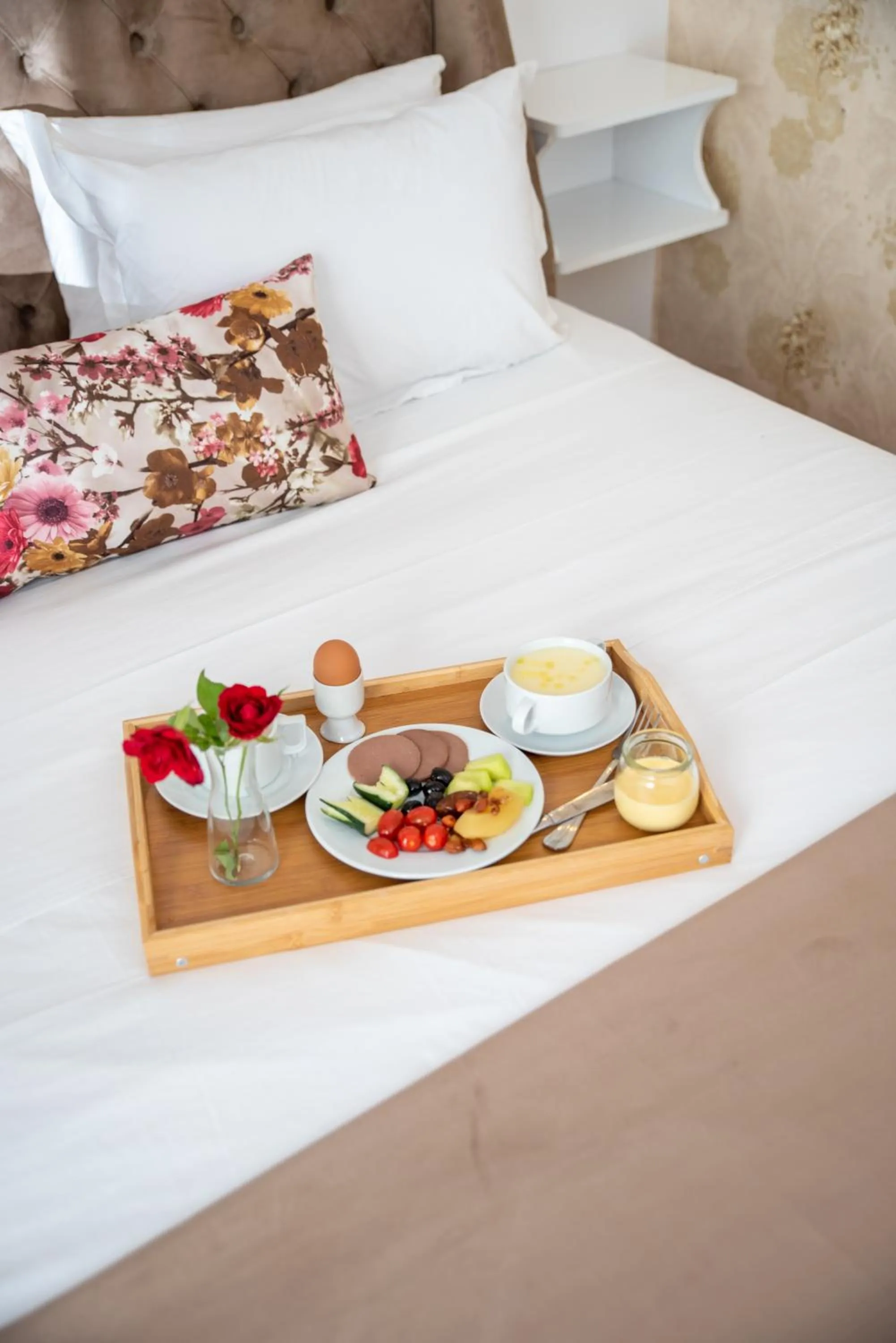 Breakfast, Bed in Family Aparthotel