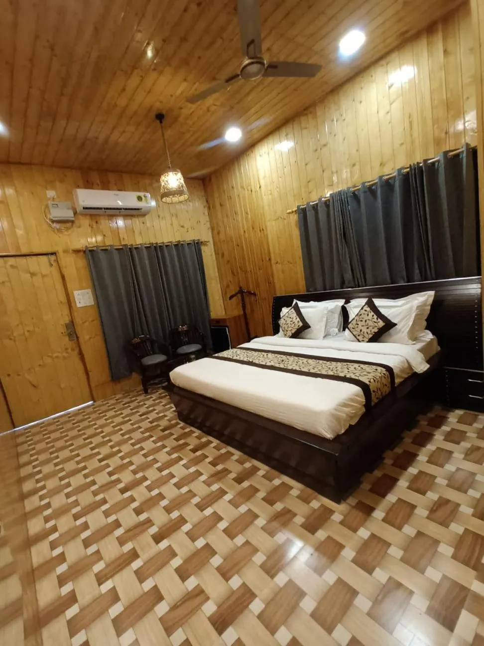Bed in MR River Resort - Mohanchatti Rishikesh