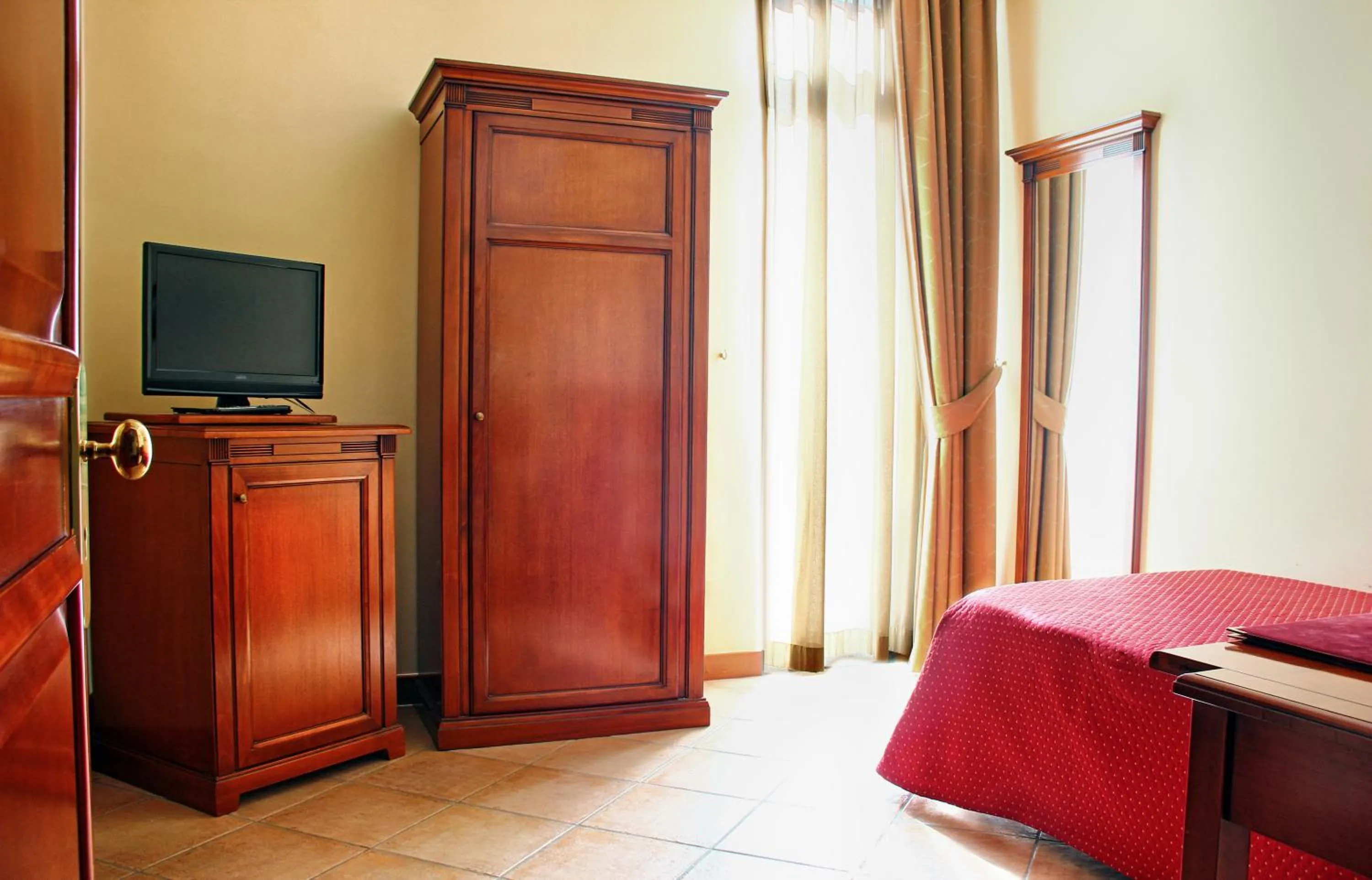 Toilet, Bed in Le Cheminée Business Hotel Napoli