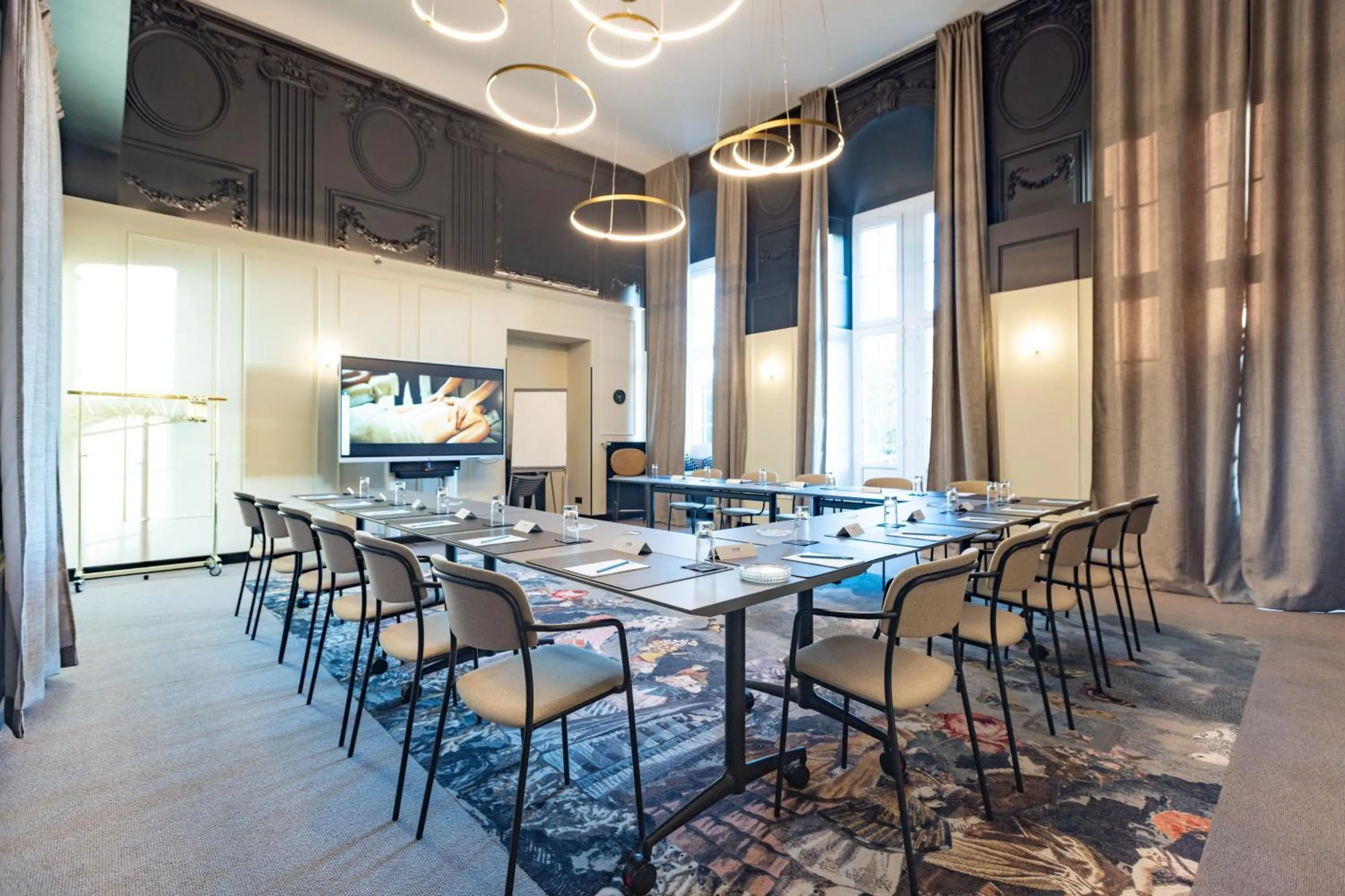 Meeting/conference room in L'EssenCiel